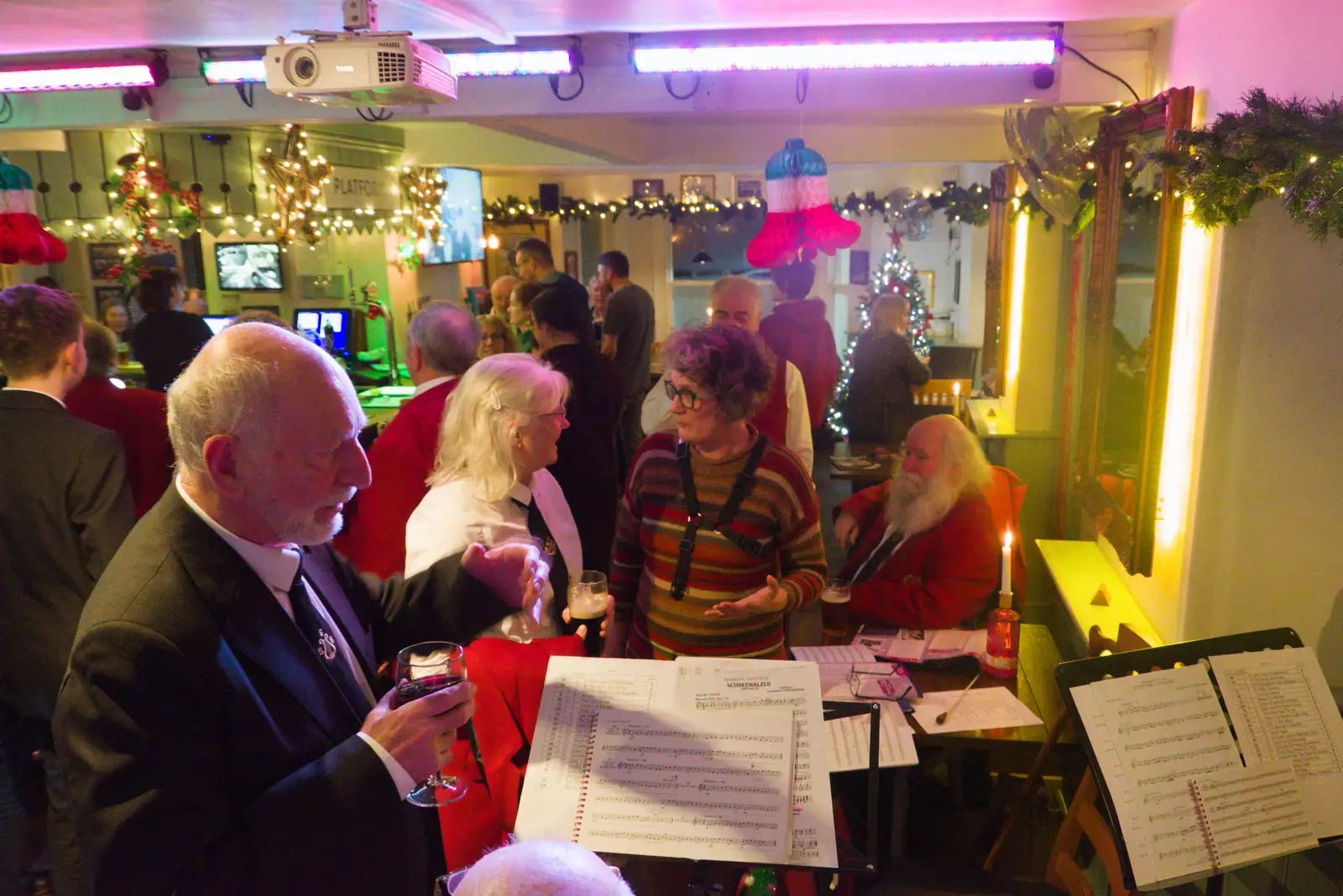 Brian carries a glass of wine around, from Pub Nights with the GSB, Mellis and Cotton, Suffolk - 17th December 2025