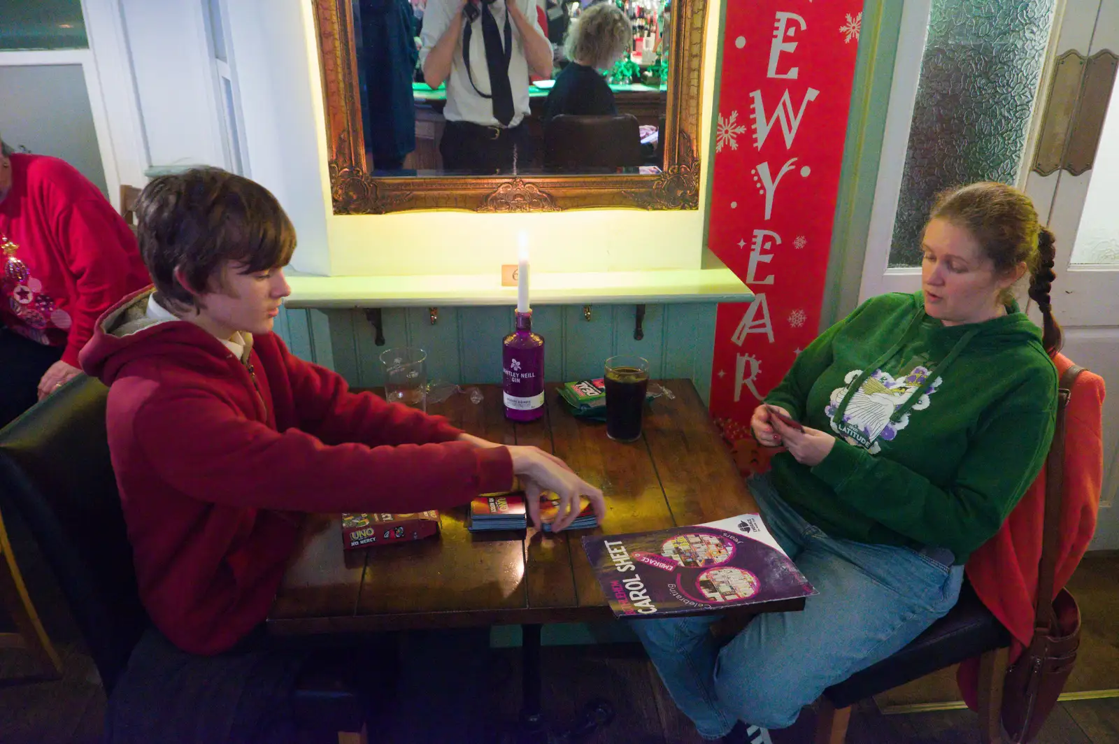 Harry and Isobel play Uno, from Pub Nights with the GSB, Mellis and Cotton, Suffolk - 17th December 2025