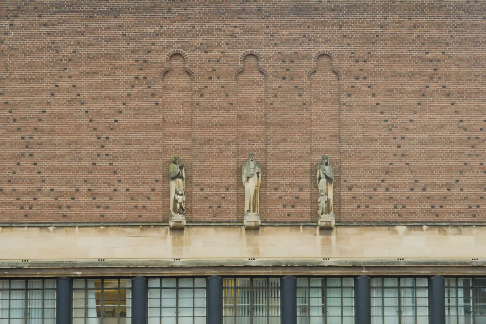 Statues on the back wall of City Hall, from A Visit to St. John the Baptist Cathedral, Unthank Road, Norwich - 18th December 2025