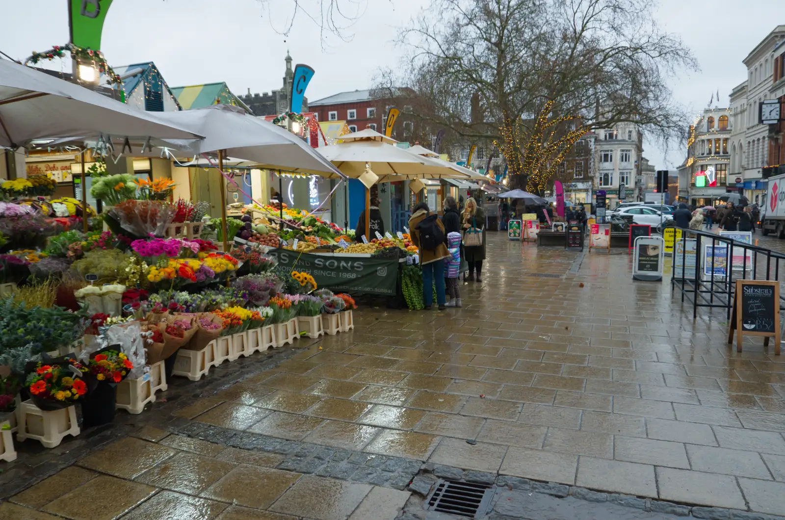 Fruit and veg on Norwich Market, from A Visit to St. John the Baptist Cathedral, Unthank Road, Norwich - 18th December 2025