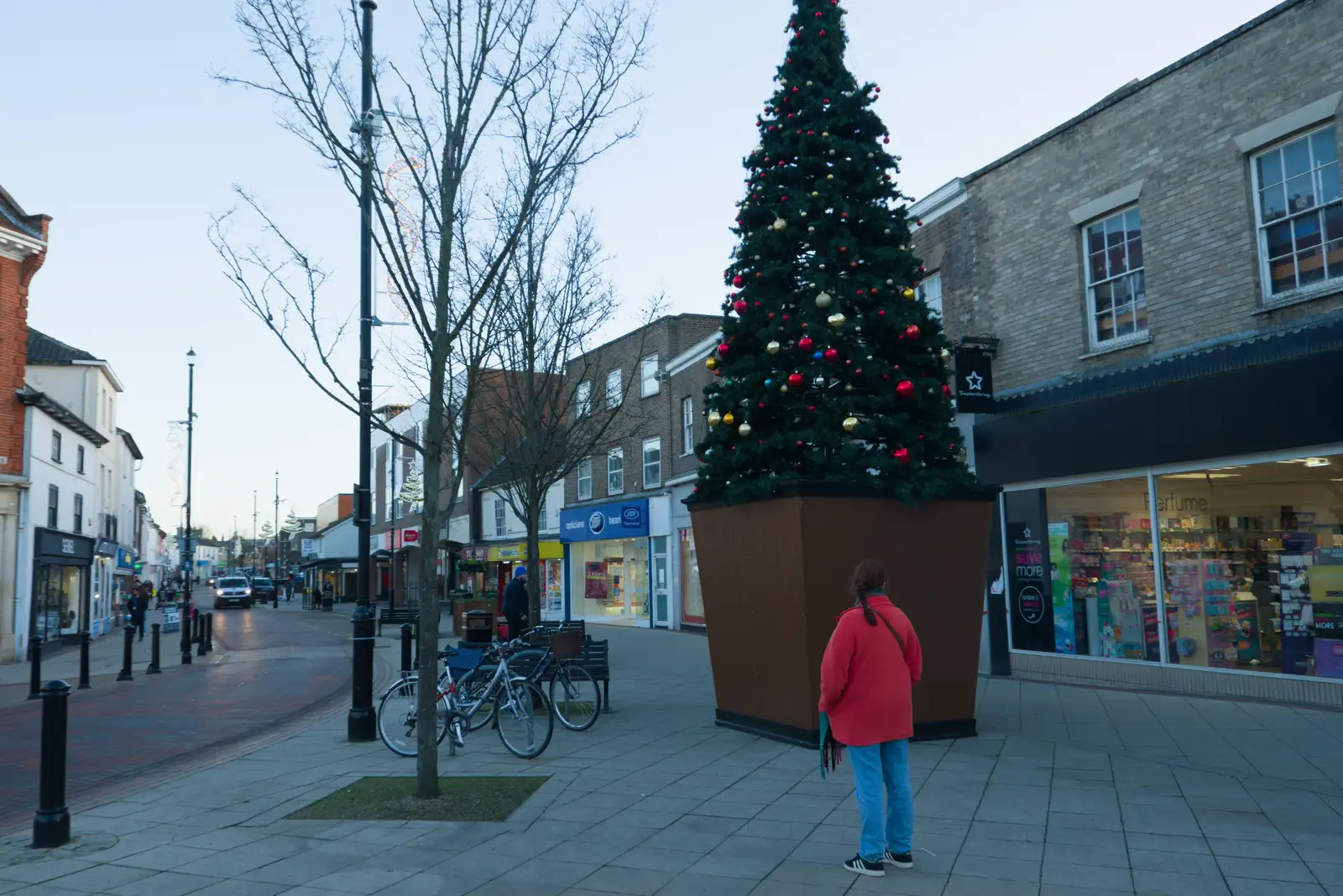 Isobel stands in front of a giant Christmas tree, from A Christmas Quiz and a Tractor Run, Brome, Suffolk - 20th December 2025