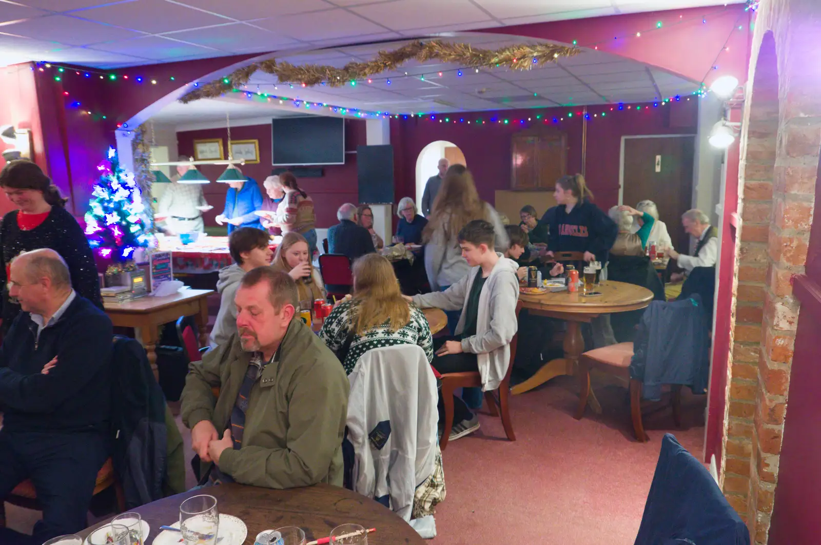 Quizzing in the village hall, from A Christmas Quiz and a Tractor Run, Brome, Suffolk - 20th December 2025
