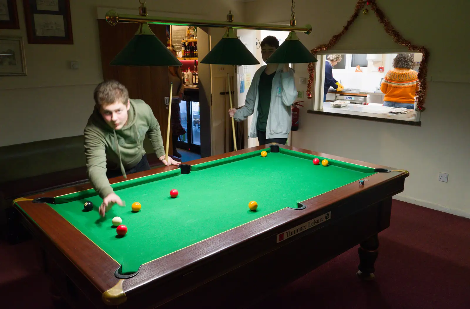 A game of pool breaks out, from A Christmas Quiz and a Tractor Run, Brome, Suffolk - 20th December 2025