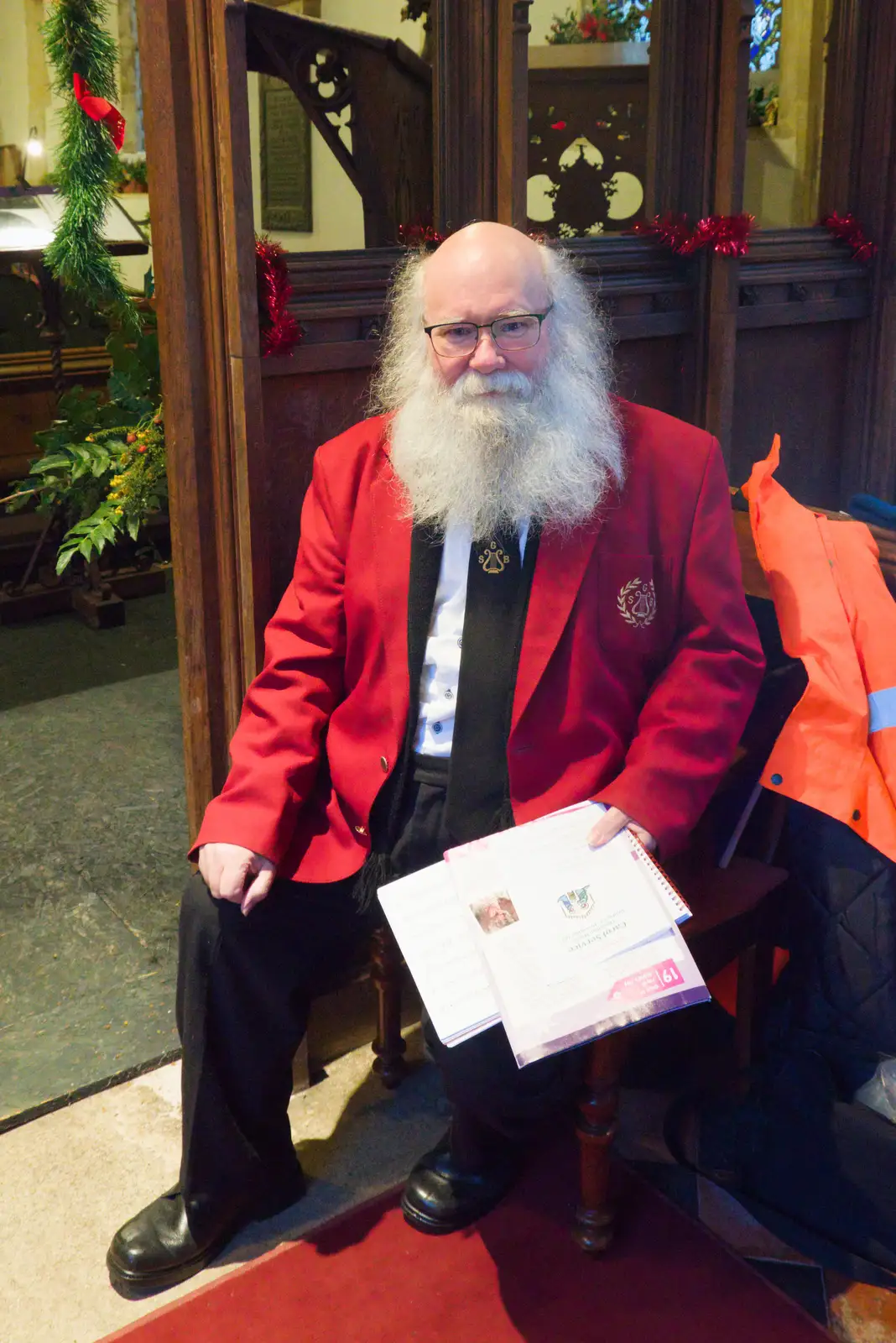 Isobel gets a photo of Adrian, from Norwich Shopping and the GSB at Thornham Magna, Suffolk - 23rd December 2025