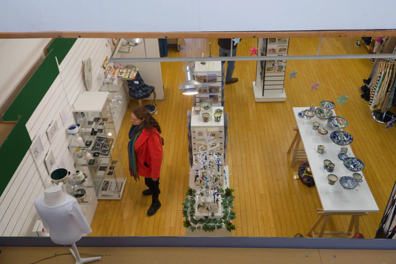 Isobel browses the makers' market , from A Christmas Day Miscellany, Brome, Suffolk - 25th December 2025