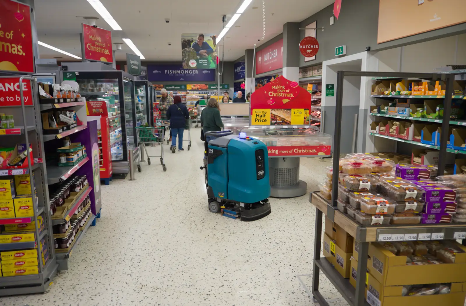 Morrison's robot cleaner trundles around, from A Christmas Day Miscellany, Brome, Suffolk - 25th December 2025