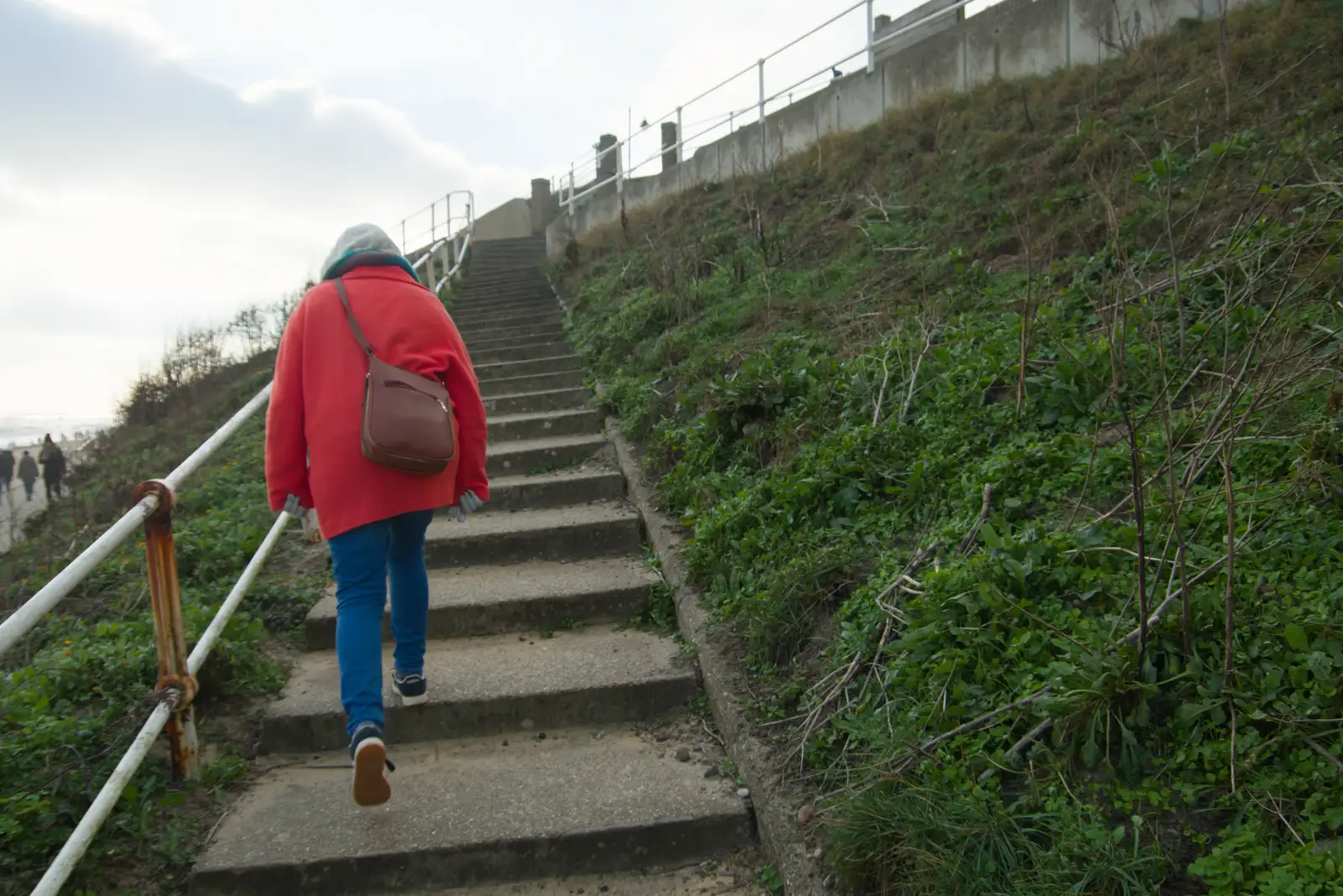 Isobel walks up towards South Green, from Boxing Day in Southwold, Suffolk - 26th December 2025