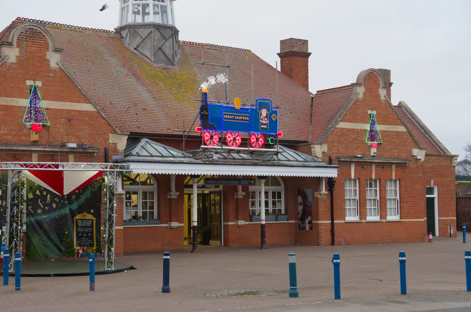 Train-themed Chistmas lights on the station, from A Night at the Orwell Hotel, Felixstowe, Suffolk - 28th December 2025