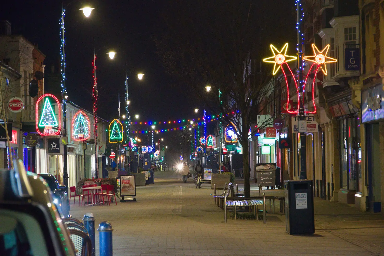 Christmas lights on Hamilton Road, from A Night at the Orwell Hotel, Felixstowe, Suffolk - 28th December 2025