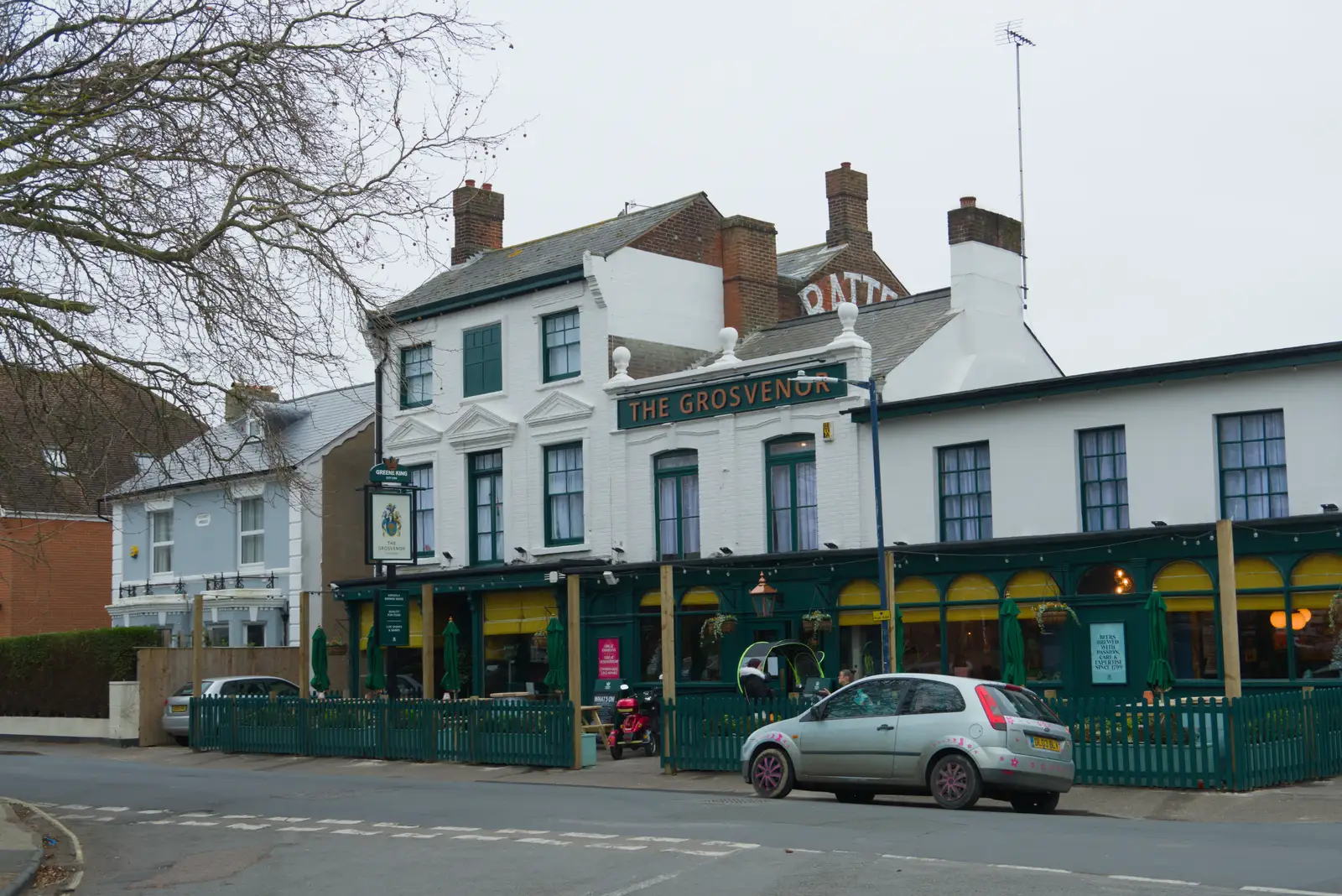 The Grosvenor pub on Ranelagh Road, from A Night at the Orwell Hotel, Felixstowe, Suffolk - 28th December 2025