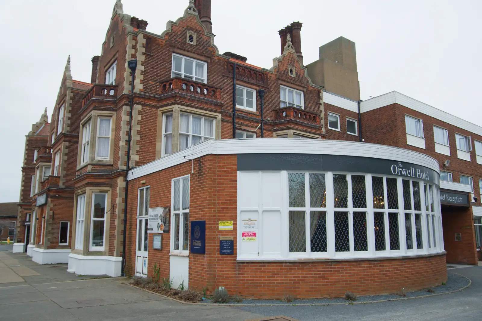 A final look at the Orwell Hotel, from A Night at the Orwell Hotel, Felixstowe, Suffolk - 28th December 2025