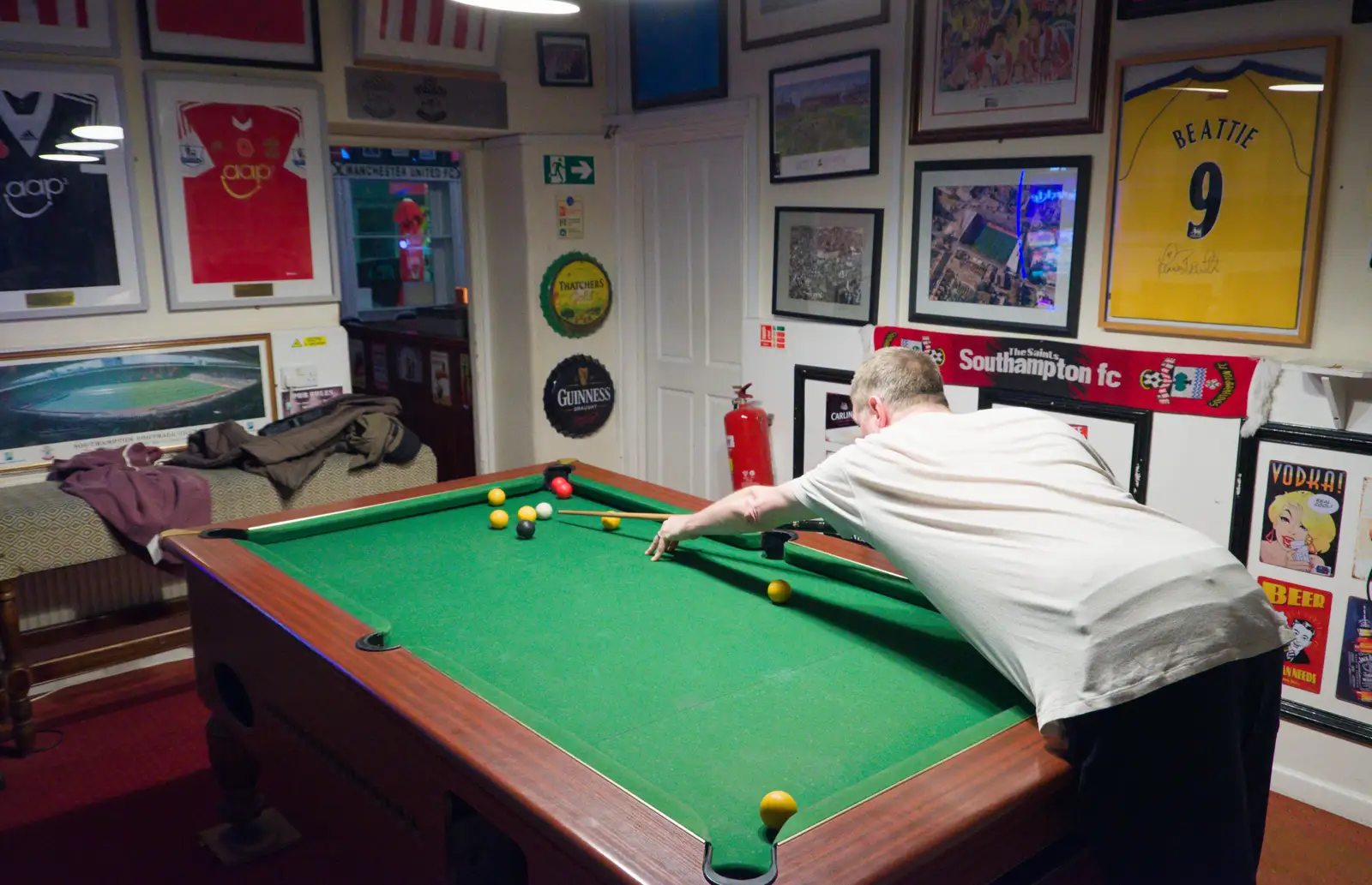 There's a free pool table in the Punchbowl, from From Poole to Portland the Slow Way: a Dorset Odyssey - 18th January 2026