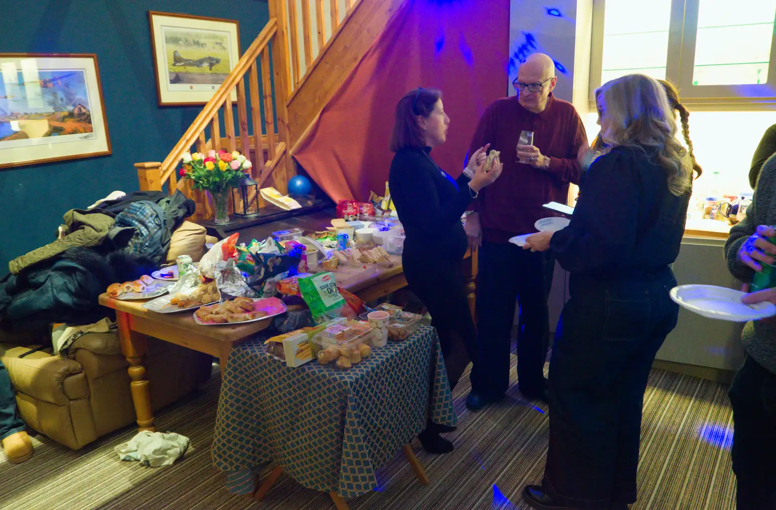 Suzanne chats to Barry the costume dude, from Dove Players' Wrap Party, Braisworth, Suffolk - 23rd JAnuary 2026