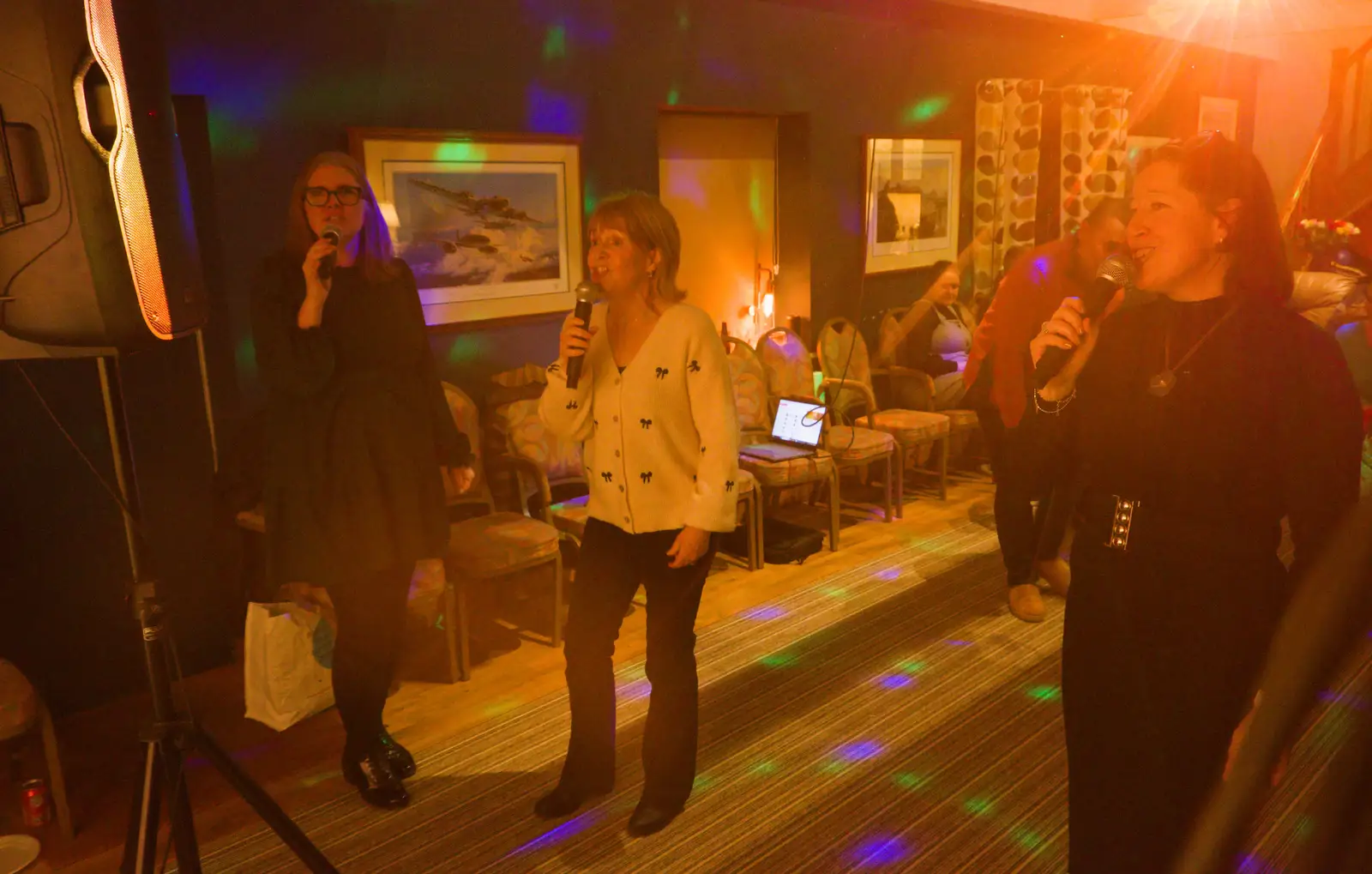 More singing, from Dove Players' Wrap Party, Braisworth, Suffolk - 23rd JAnuary 2026