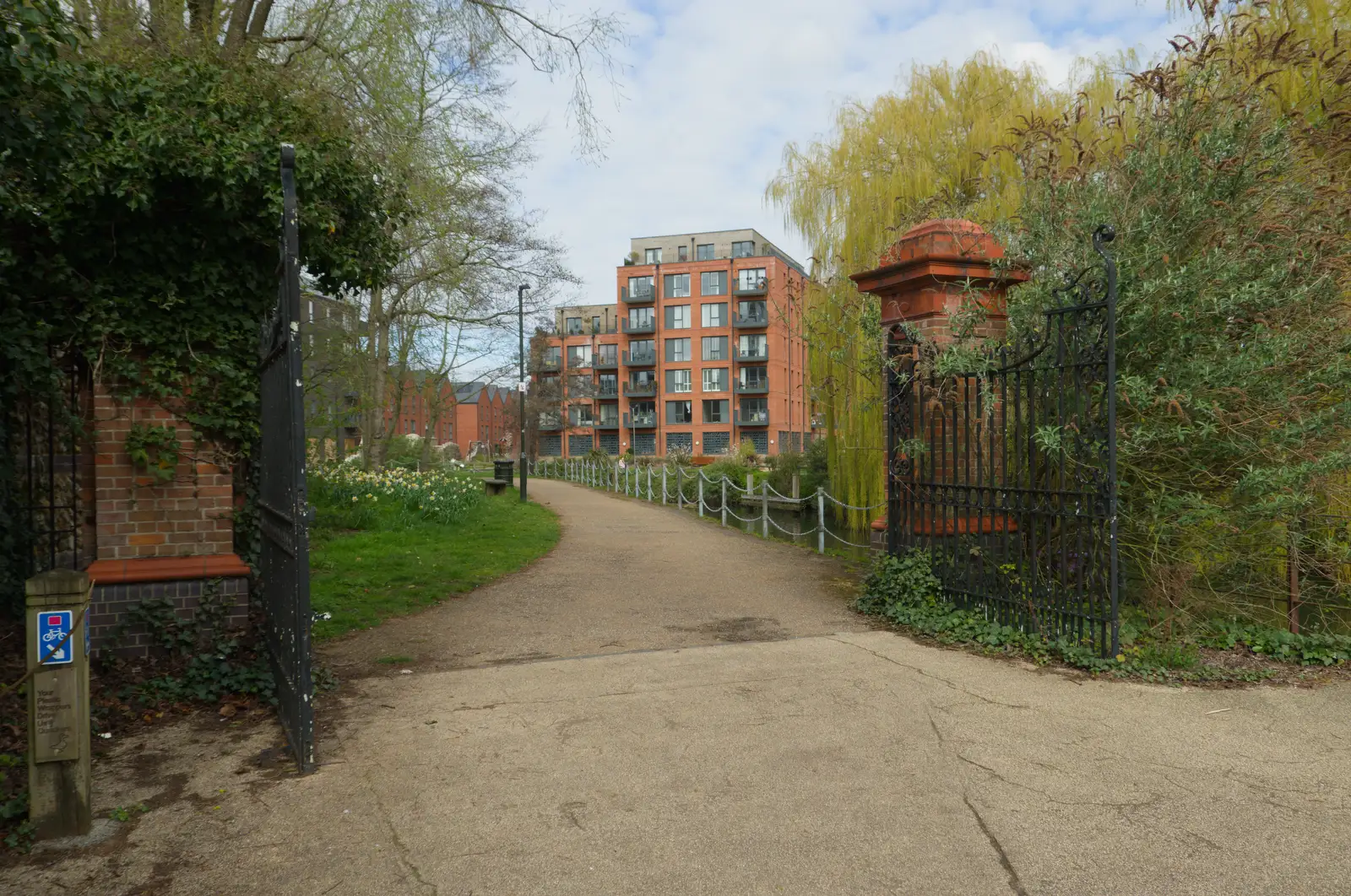 Victorian park gates by the Wensum, from The SYWO at Holbrook, and a Trip to Norwich - 1st April 2026