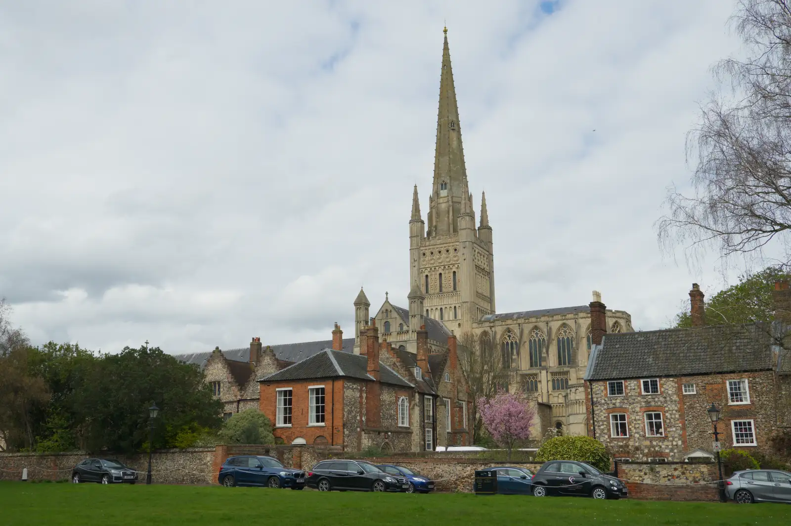 The cathedral from the Close, from The SYWO at Holbrook, and a Trip to Norwich - 1st April 2026