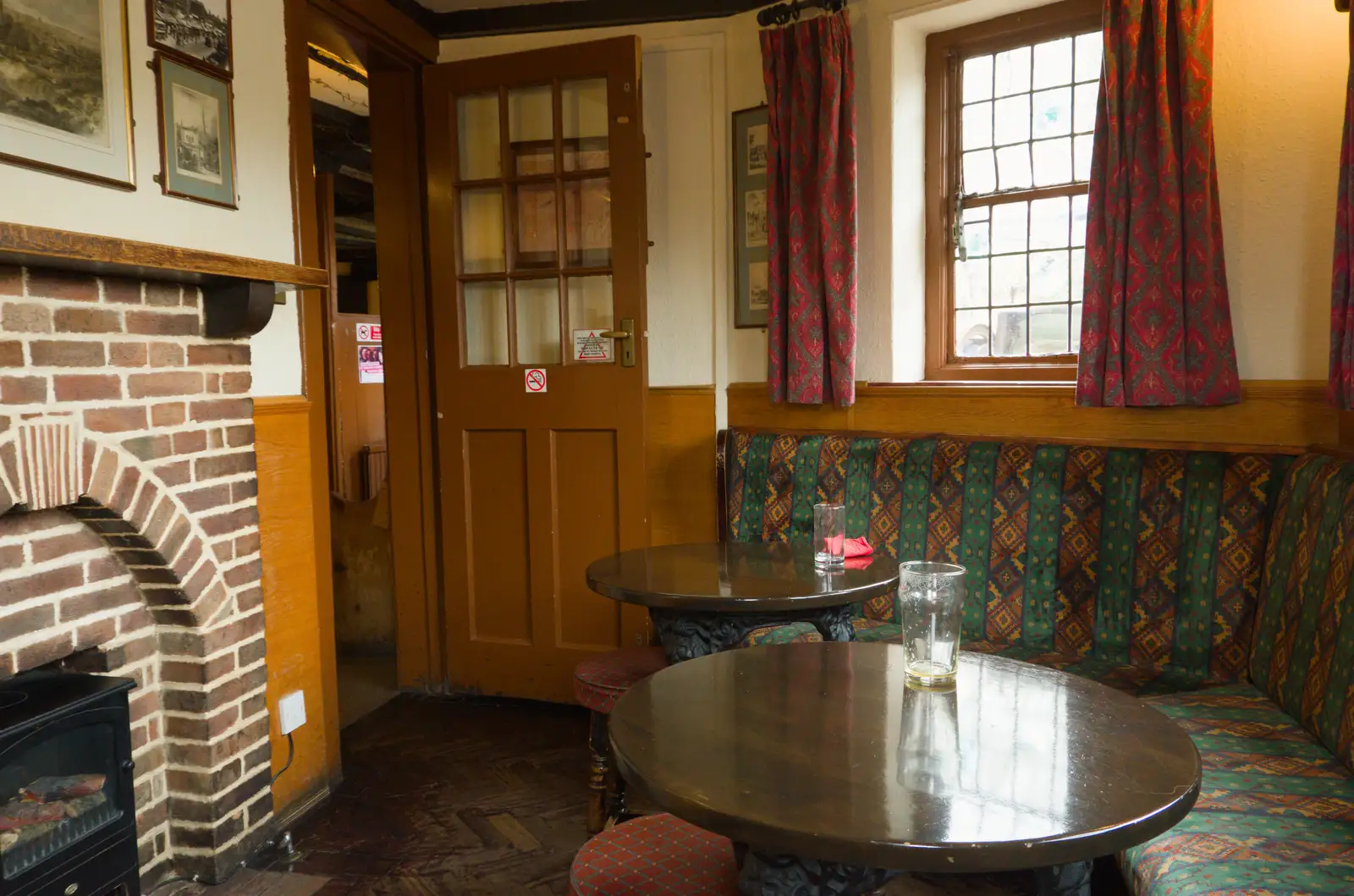 The side room at the Adam and Eve, from The SYWO at Holbrook, and a Trip to Norwich - 1st April 2026