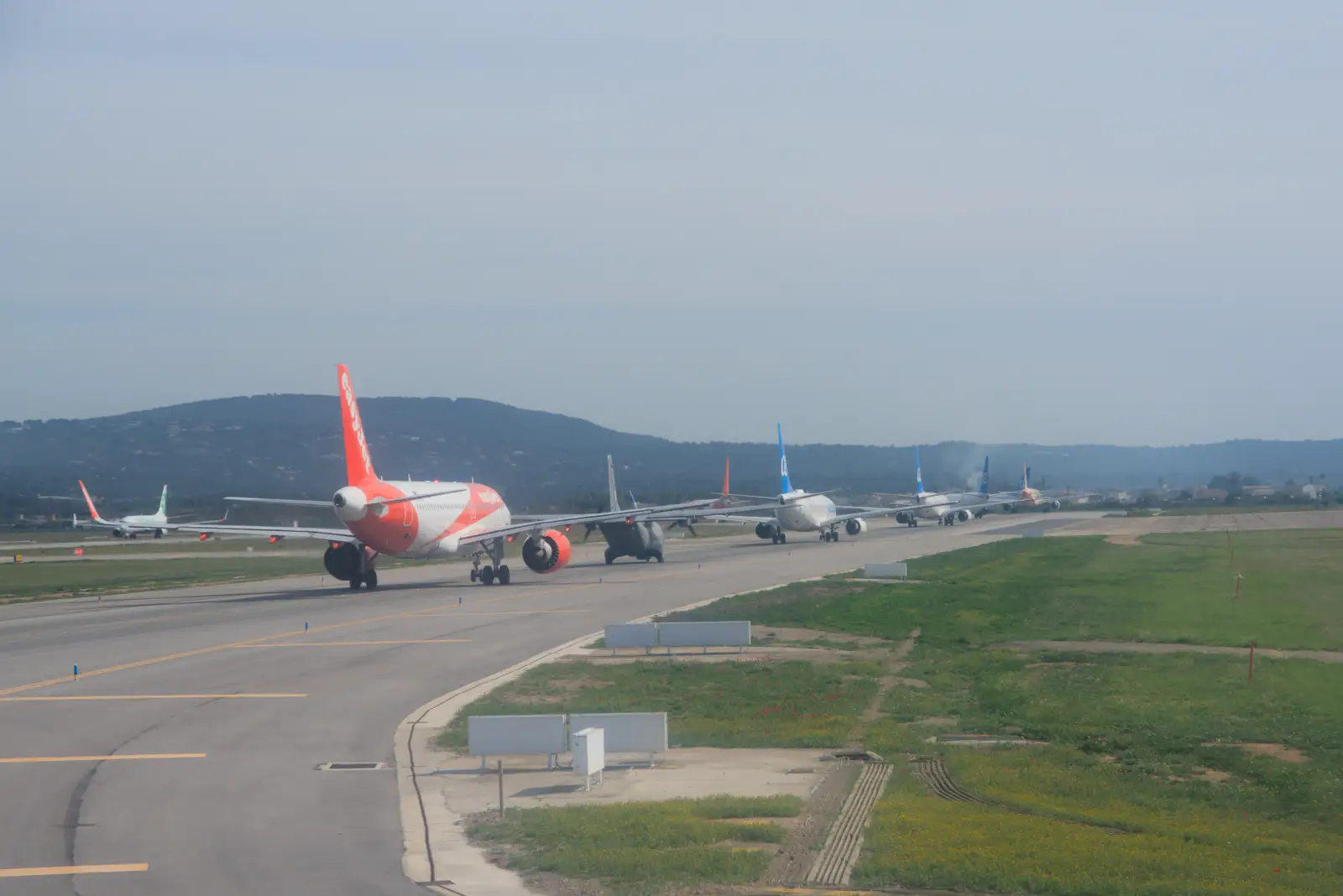 There's a queue of planes at Palma, from Hauling Boats to Croatia: Palma, Mallorca to Toulon, France - 9th April 2026