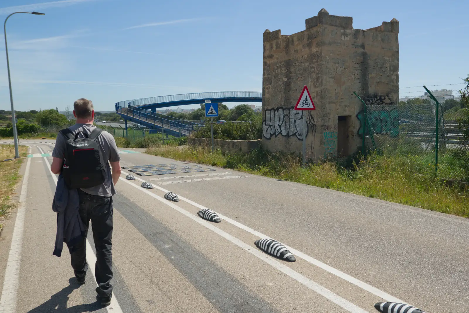 On a hot road in the middle of nowhere, from Hauling Boats to Croatia: Palma, Mallorca to Toulon, France - 9th April 2026