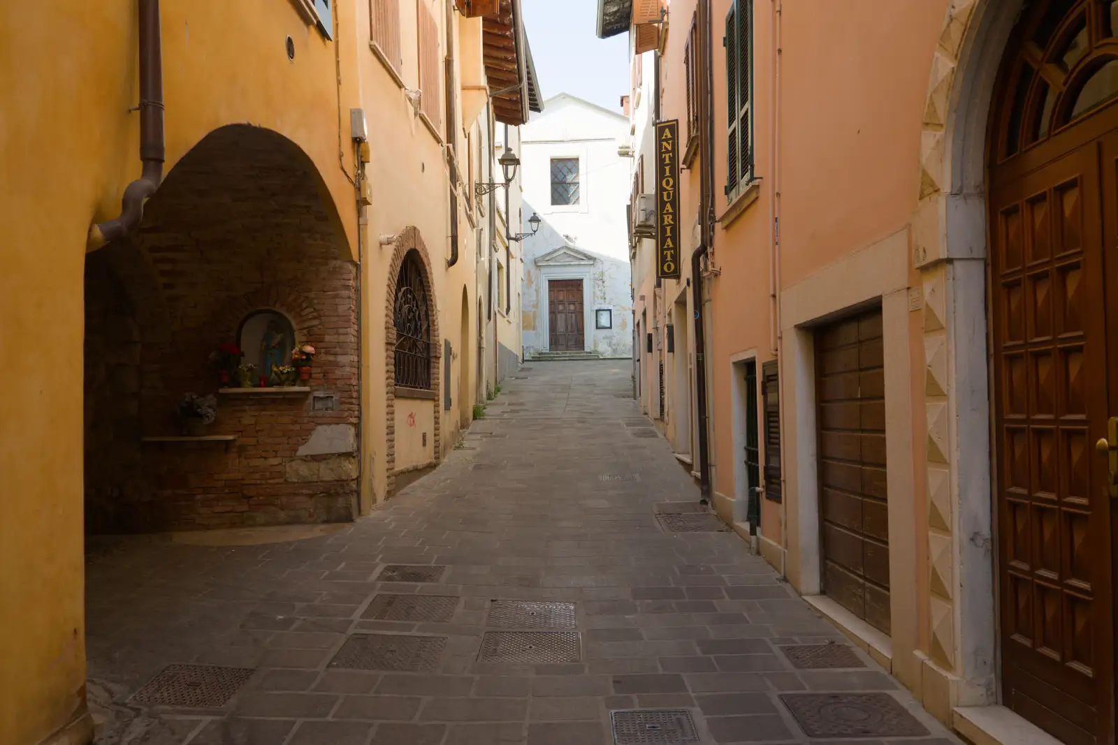 The back streets of Desenzano, from Hauling Boats to Croatia: Toulon to Desenzano, Lake Garda, Italy - 11th April 2026