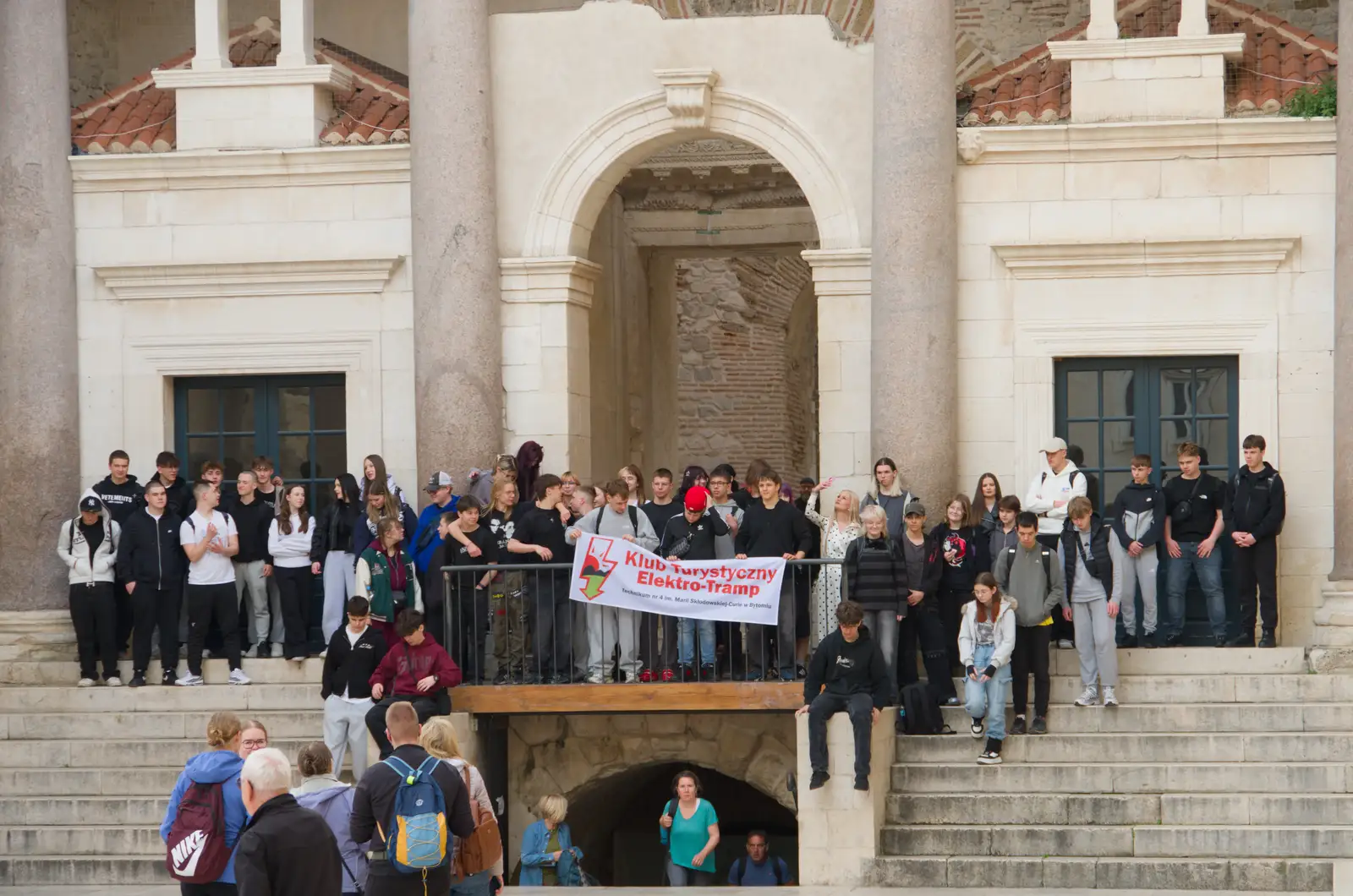 Some sort of tour group does a group photo, from Hauling Boats to Croatia: Desenzano to Split, Croatia - 13th April 2026