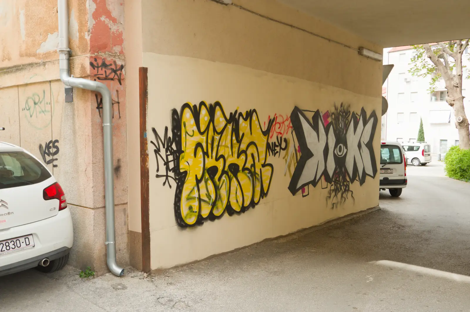 Graffiti tags, from Hauling Boats to Croatia: Desenzano to Split, Croatia - 13th April 2026