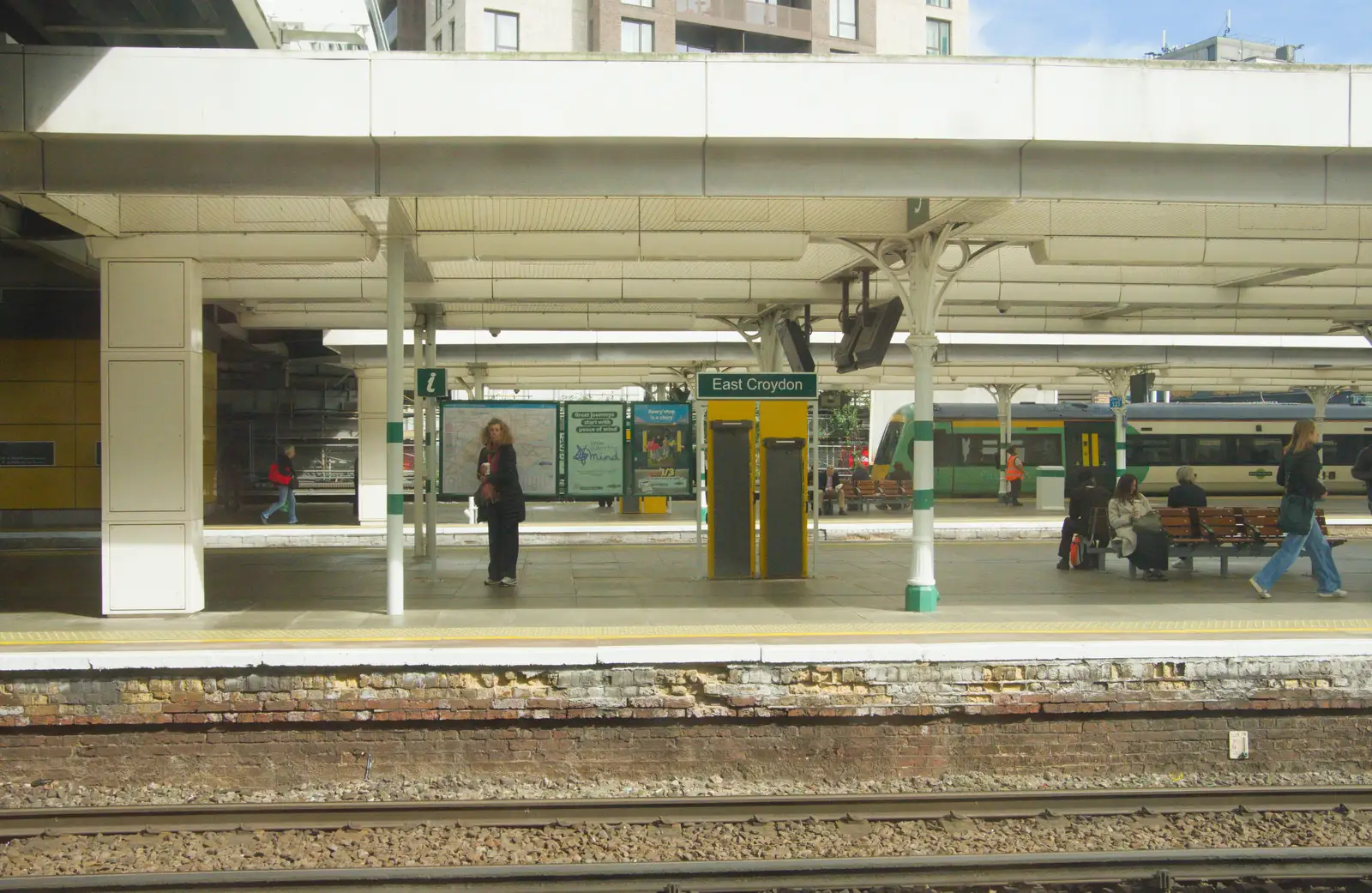Excitement at East Croydon, from Hauling Boats to Croatia: The Journey Home - 15th April 2026