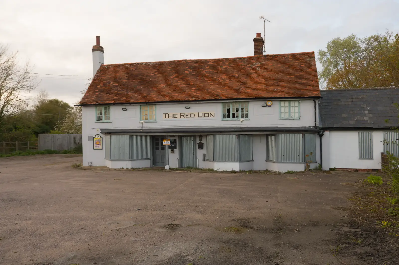 The derelict Red Lion at Mark's Tey on the A120, from Hauling Boats to Croatia: The Journey Home - 15th April 2026