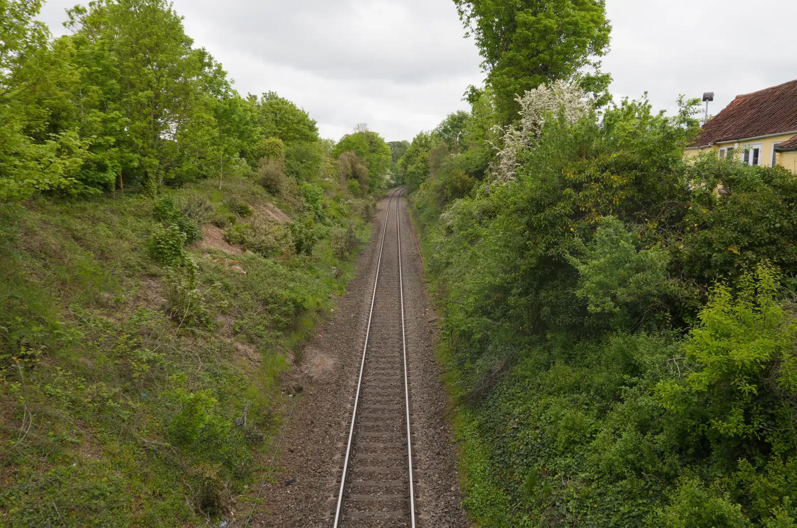 The single-track railway line from Felixstowe, from A Long Walk Through Ipswich, Suffolk - 1st May 2026