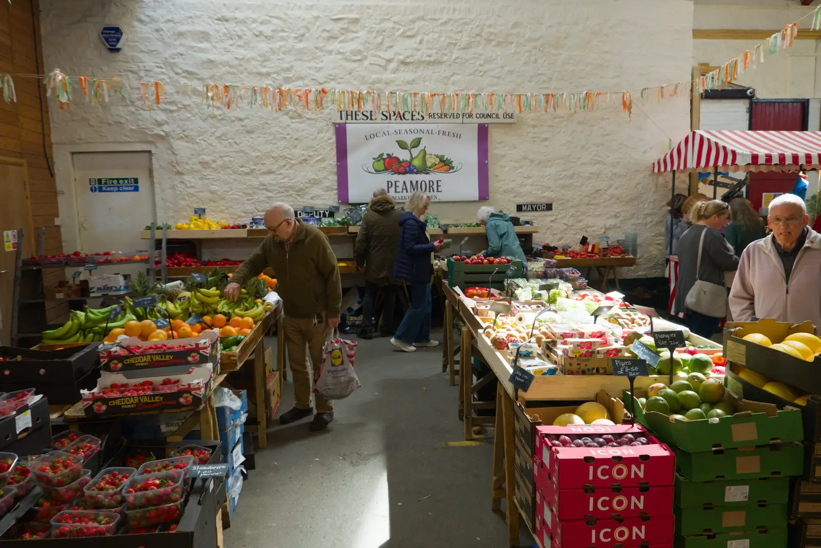 Peamore's fruit and vegetable stall, from Lunch in South Molton and Sean's "Stag Night", King's Nympton, Devon - 2nd May 2026