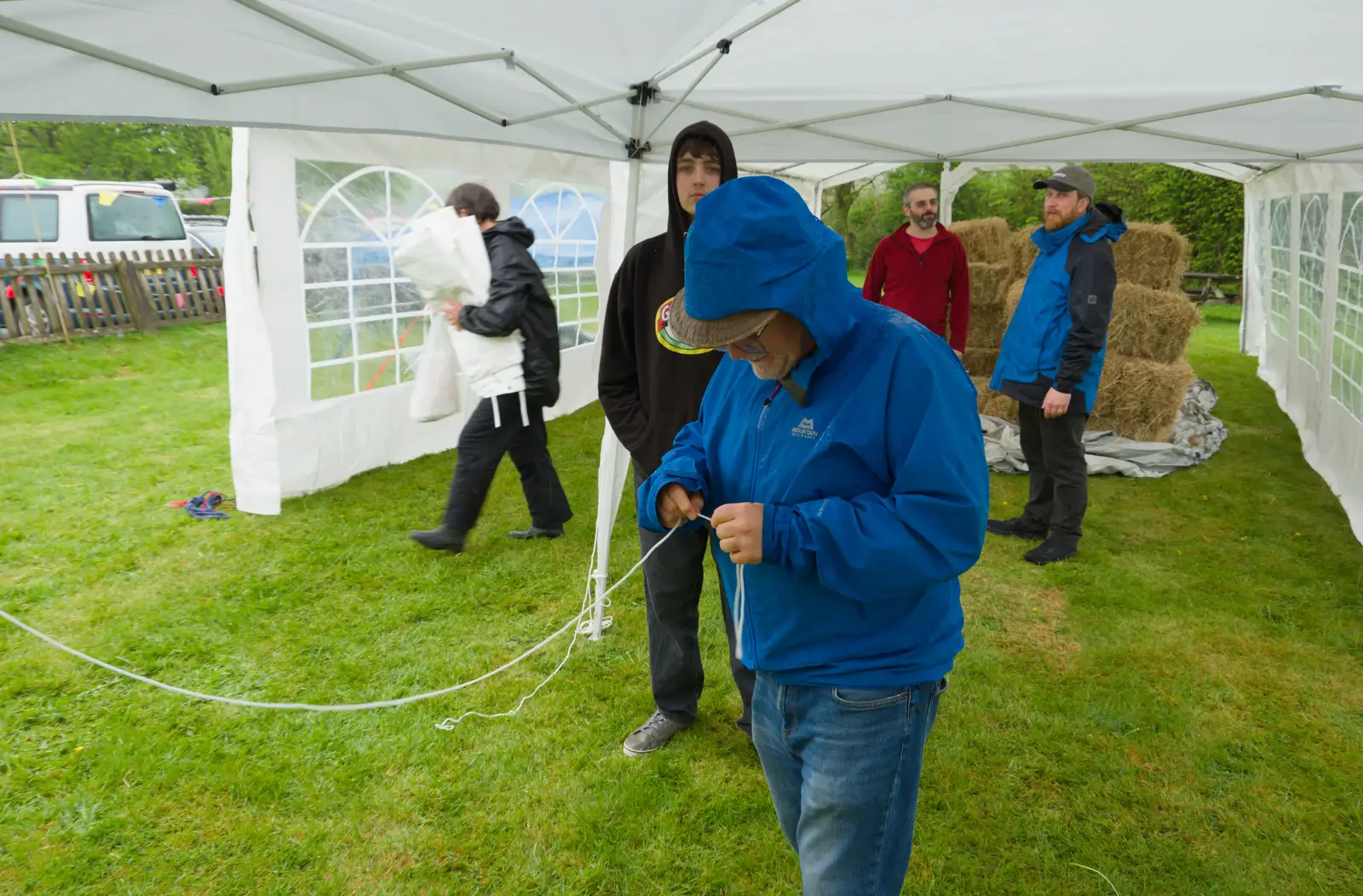 Hamish fiddles with a guy string, from Lunch in South Molton and Sean's "Stag Night", King's Nympton, Devon - 2nd May 2026