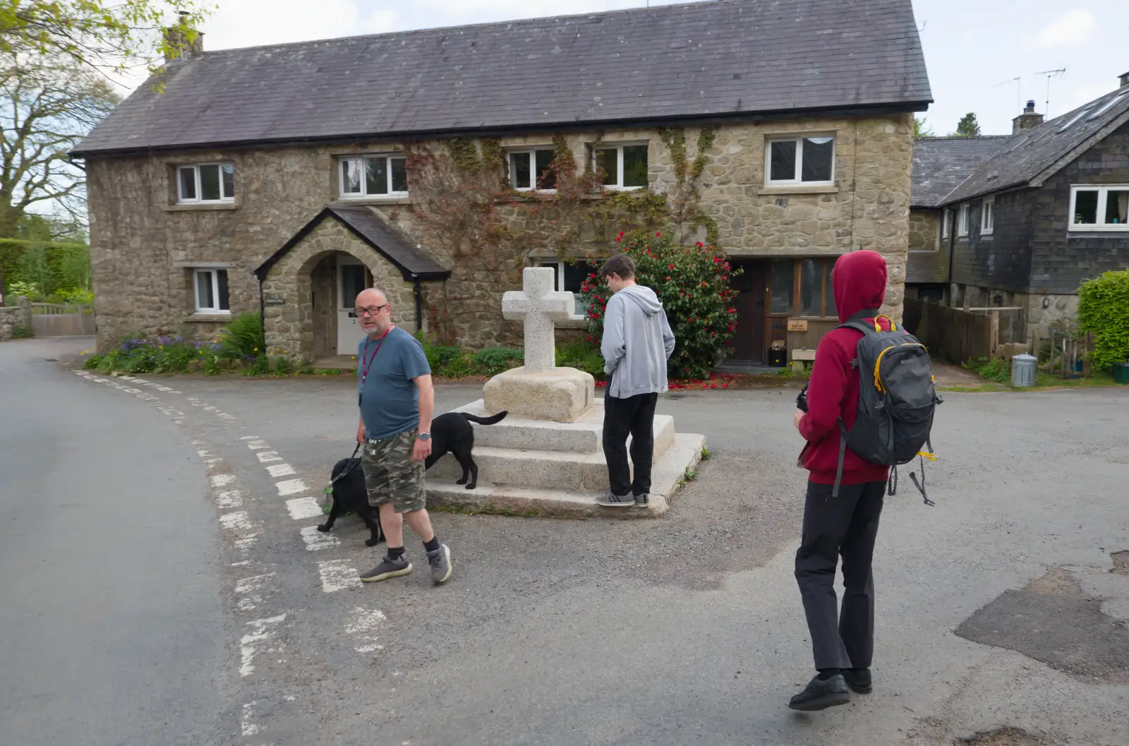 We investigate a 1920s memorial cross, from A Visit to the Cottage and Lunch With Sis, Throwleigh, Devon - 4th May 2026