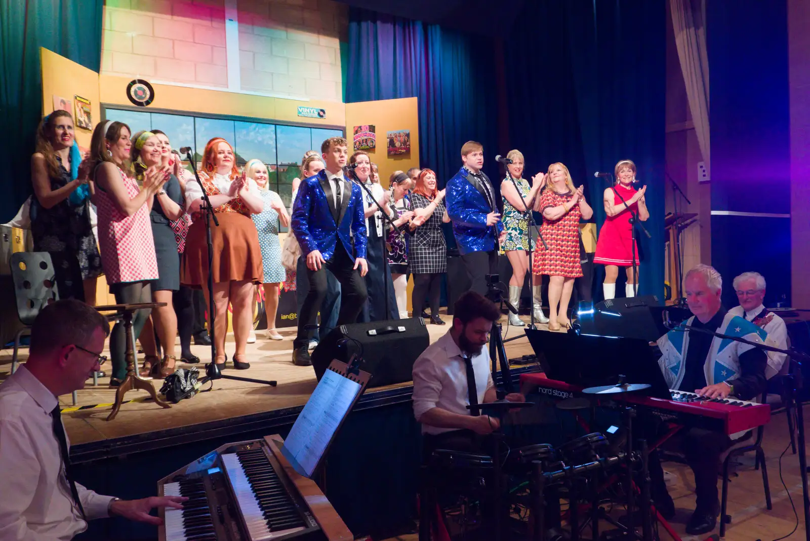 The band and the cast do their thing, from Palgrave Players do Back to the 60s, Garboldisham - 21st May 2026