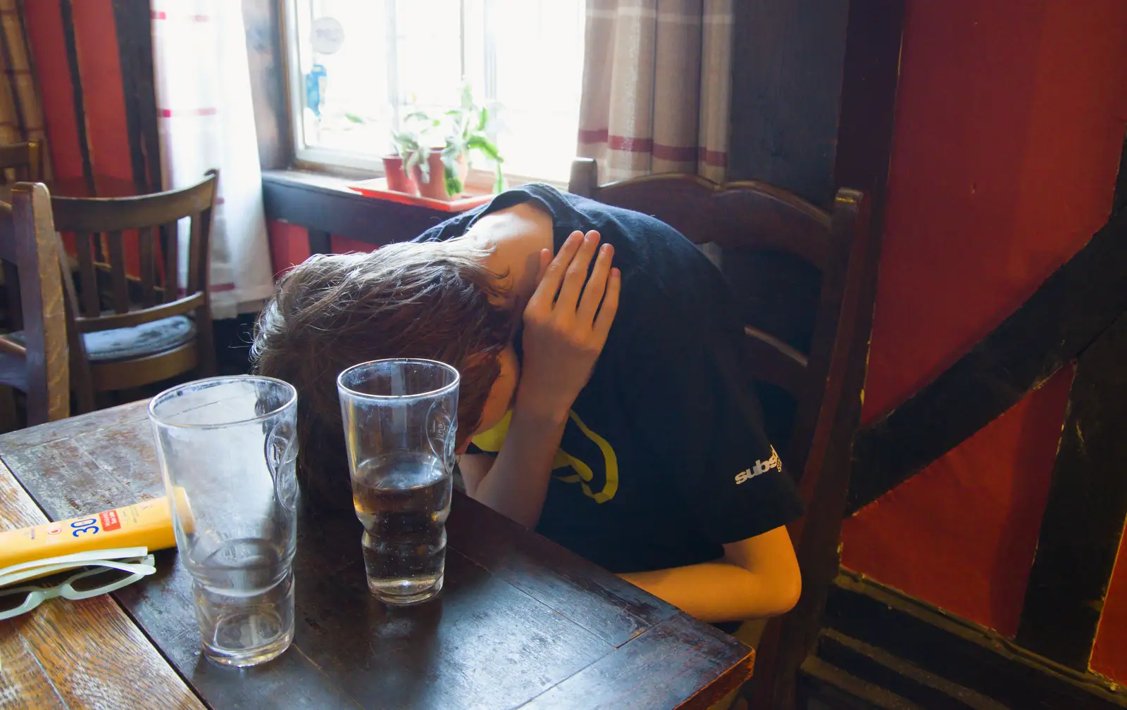 Harry assumes his usual pose, from The Return of the Pub Walk: Brome to Diss - 24th May 2026