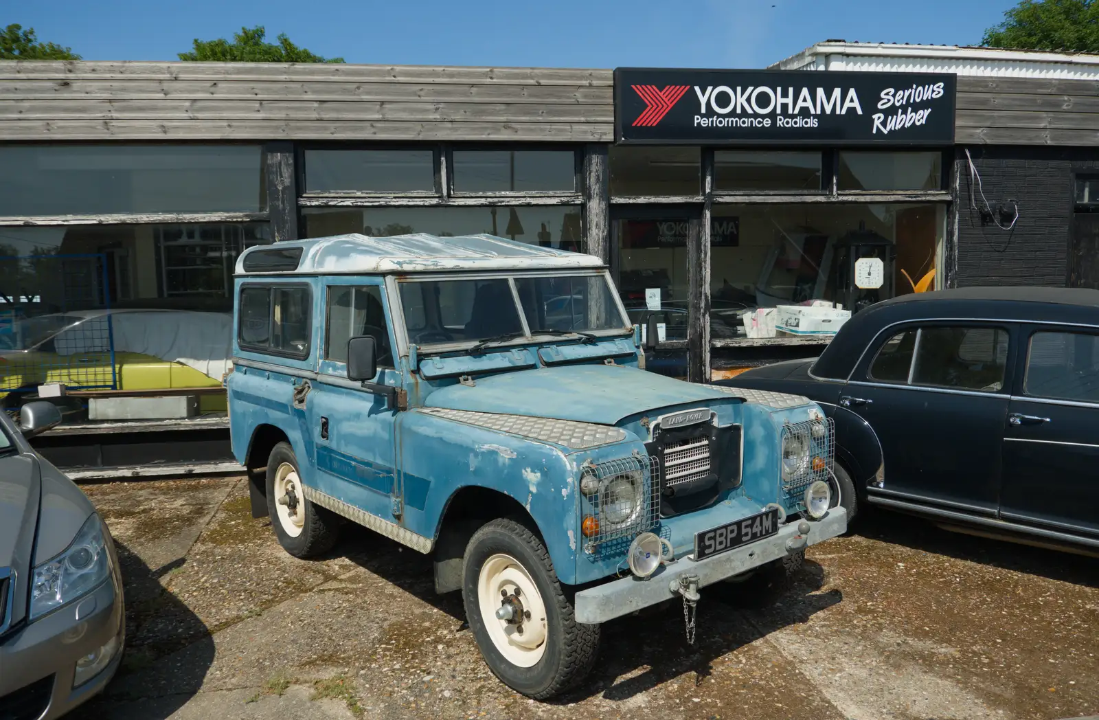 A vintage 1974 Land Rover at Scole Engineering, from The Return of the Pub Walk: Brome to Diss - 24th May 2026