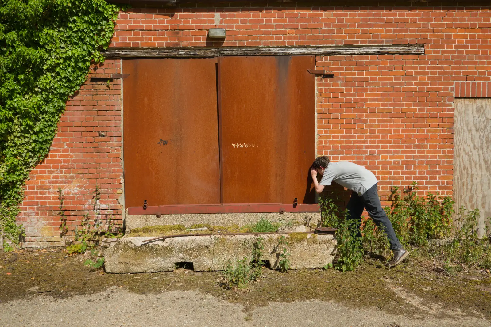 Fred peers through an iron door, from The Return of the Pub Walk: Brome to Diss - 24th May 2026