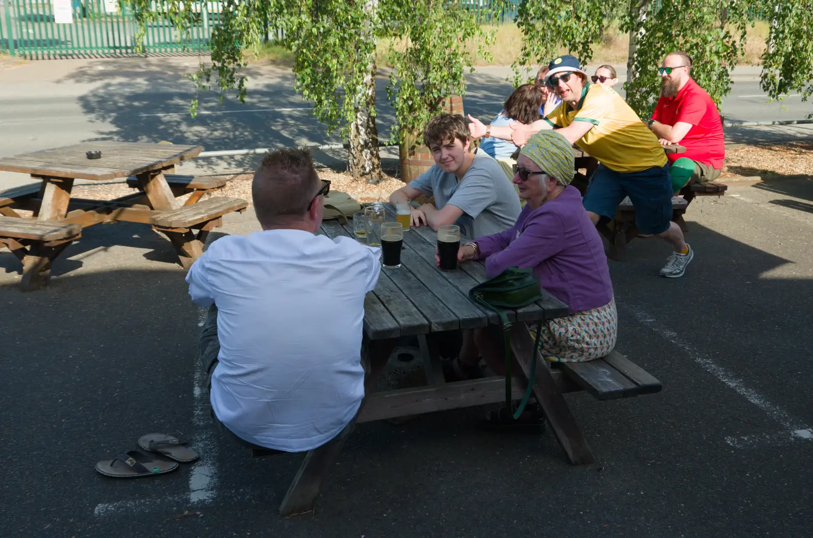 We chat with Gaz and Sandie at Ampersand, from The Return of the Pub Walk: Brome to Diss - 24th May 2026