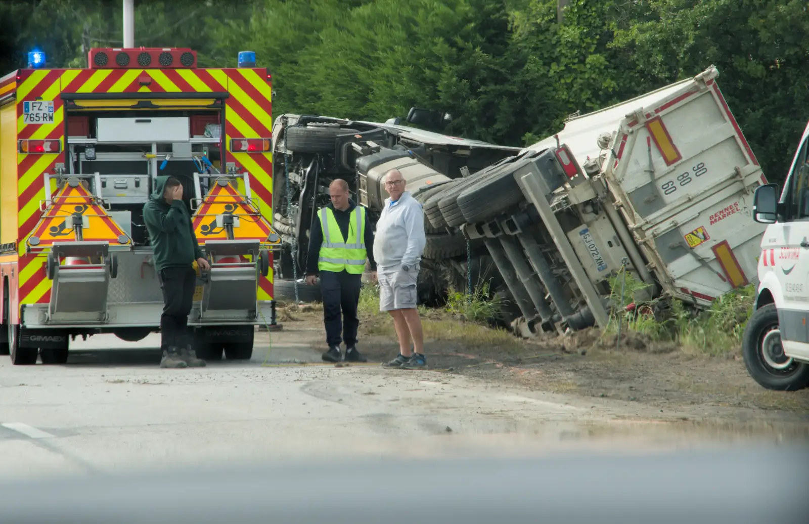We get held up by a tipped-over HGV, from Sainte-Mère-Élgise and Saint-Côme-du-Mont, Normandy, France - 3rd June 2026