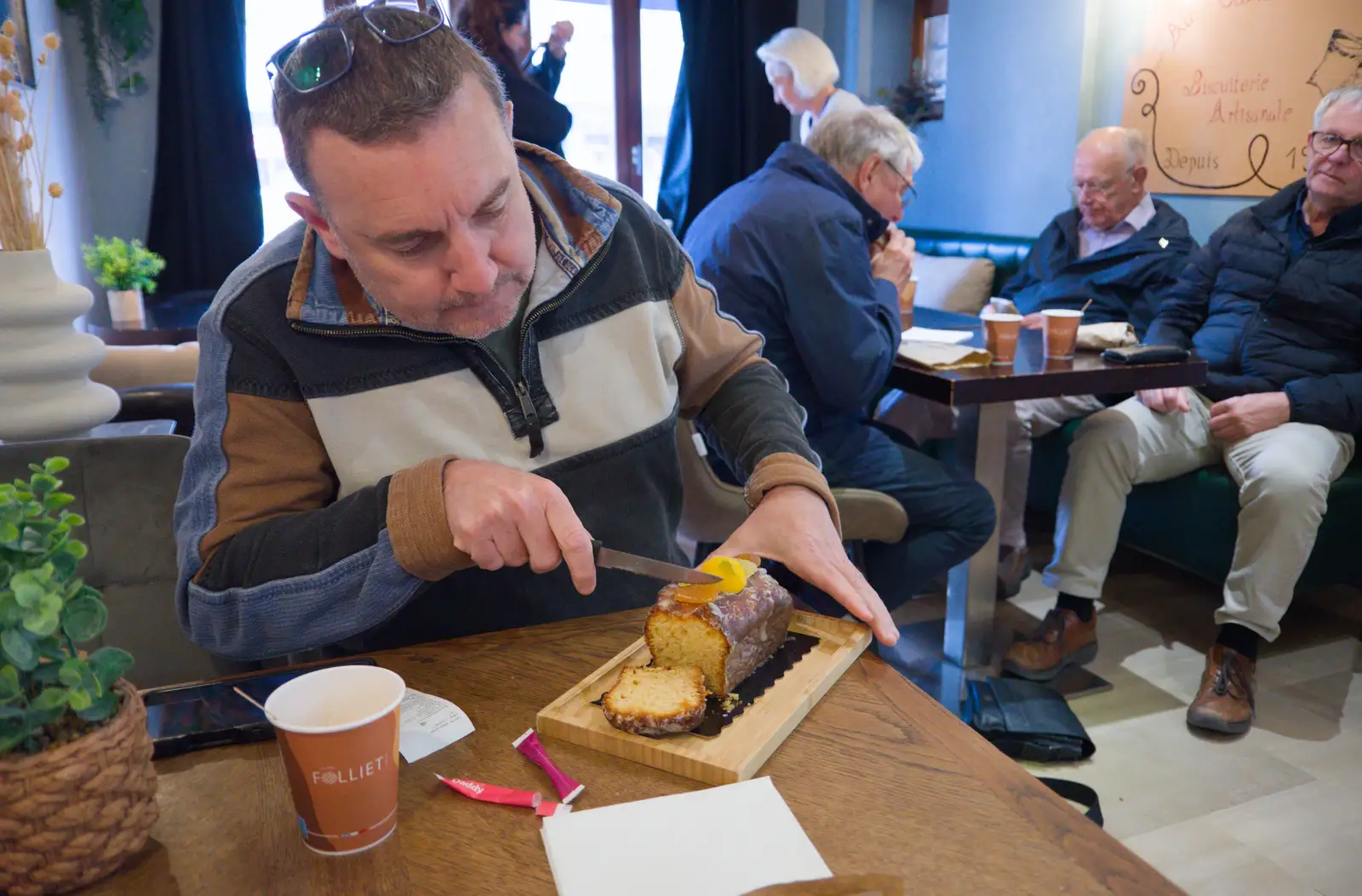 Clive's buys a cake and slices it up, from Quettehou, Sainte-Marie-du-Mont and the D-Day Museum, Utah Beach - 4th June 2026