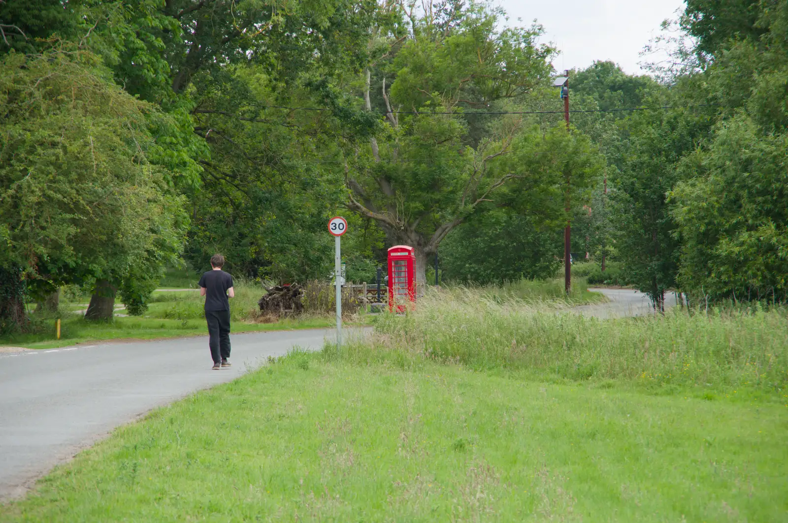 Fred heads off through Stuston, from Mellis Gardens and a Walk to Diss, Norfolk - 13th June 2026