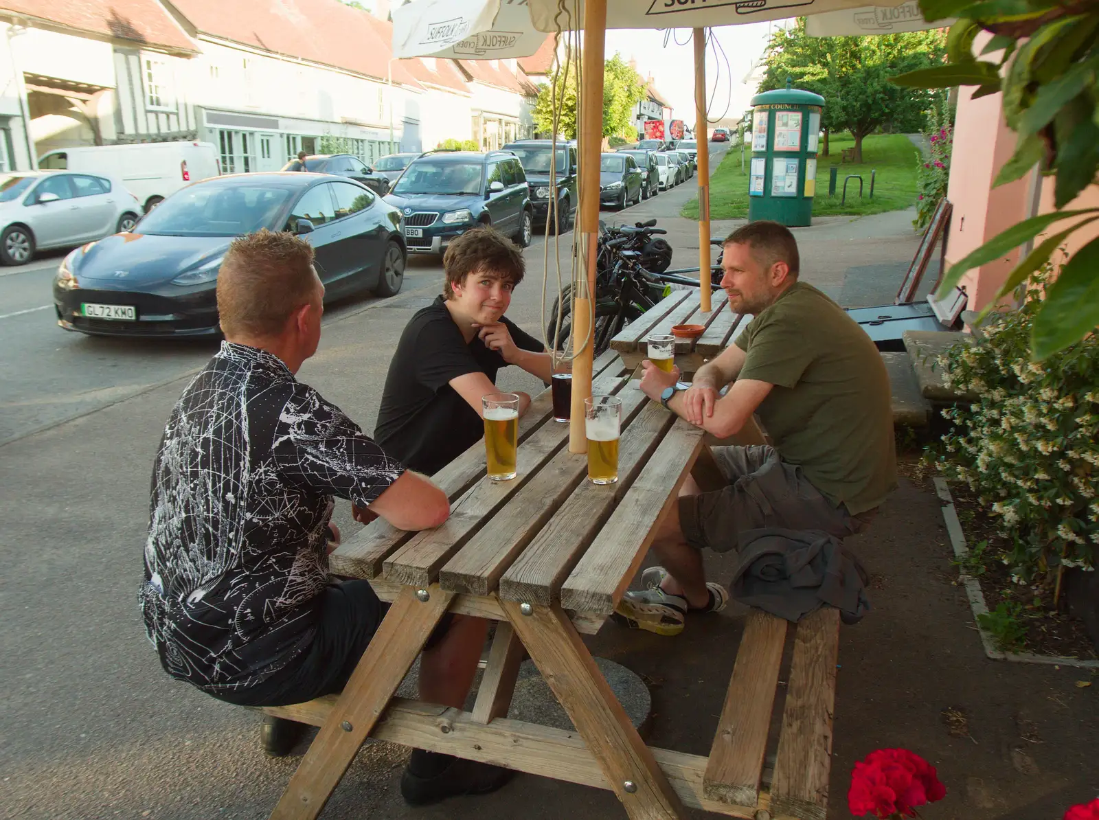 We're outside the Lion in Debenham, from The BSCC Does The Lion, Debenham - 18th June 2026