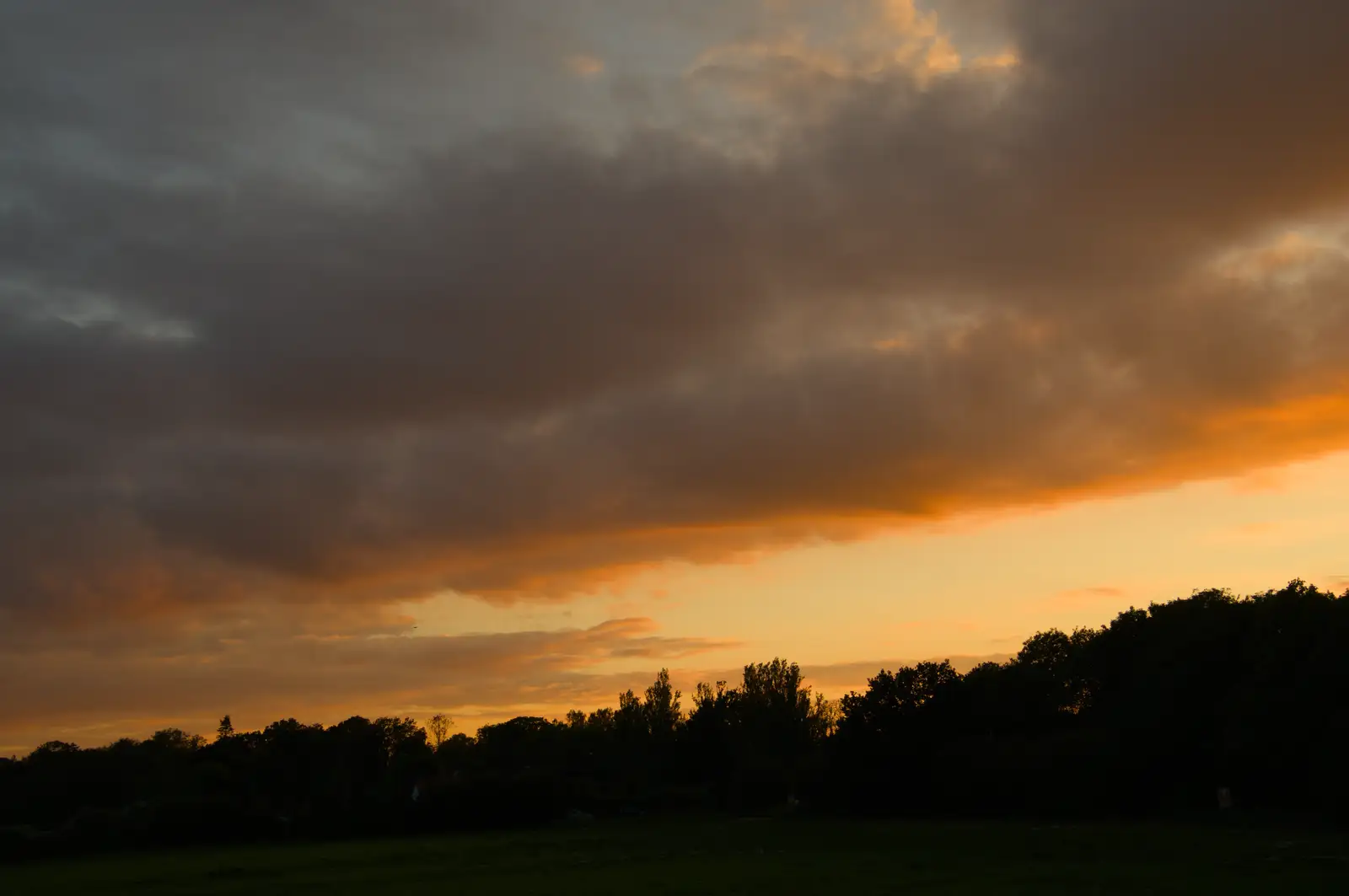 There's a brooding sunset over the side field, from A Father's Day Pub Crawl, Ampersand Tap, Diss - 21st June 2026