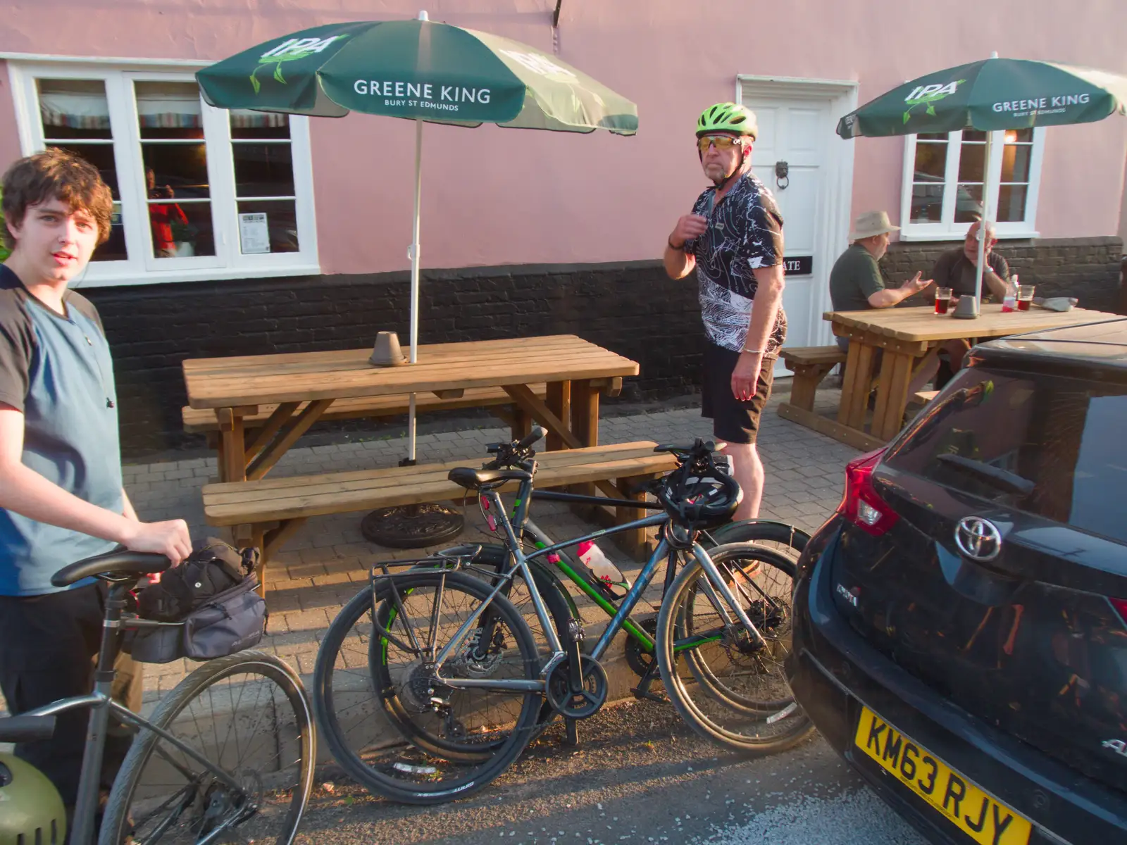 Fred and Gaz get ready to head off, from The BSCC does the Red Lion, Kenninghall, Norfolk - 25th June 2026