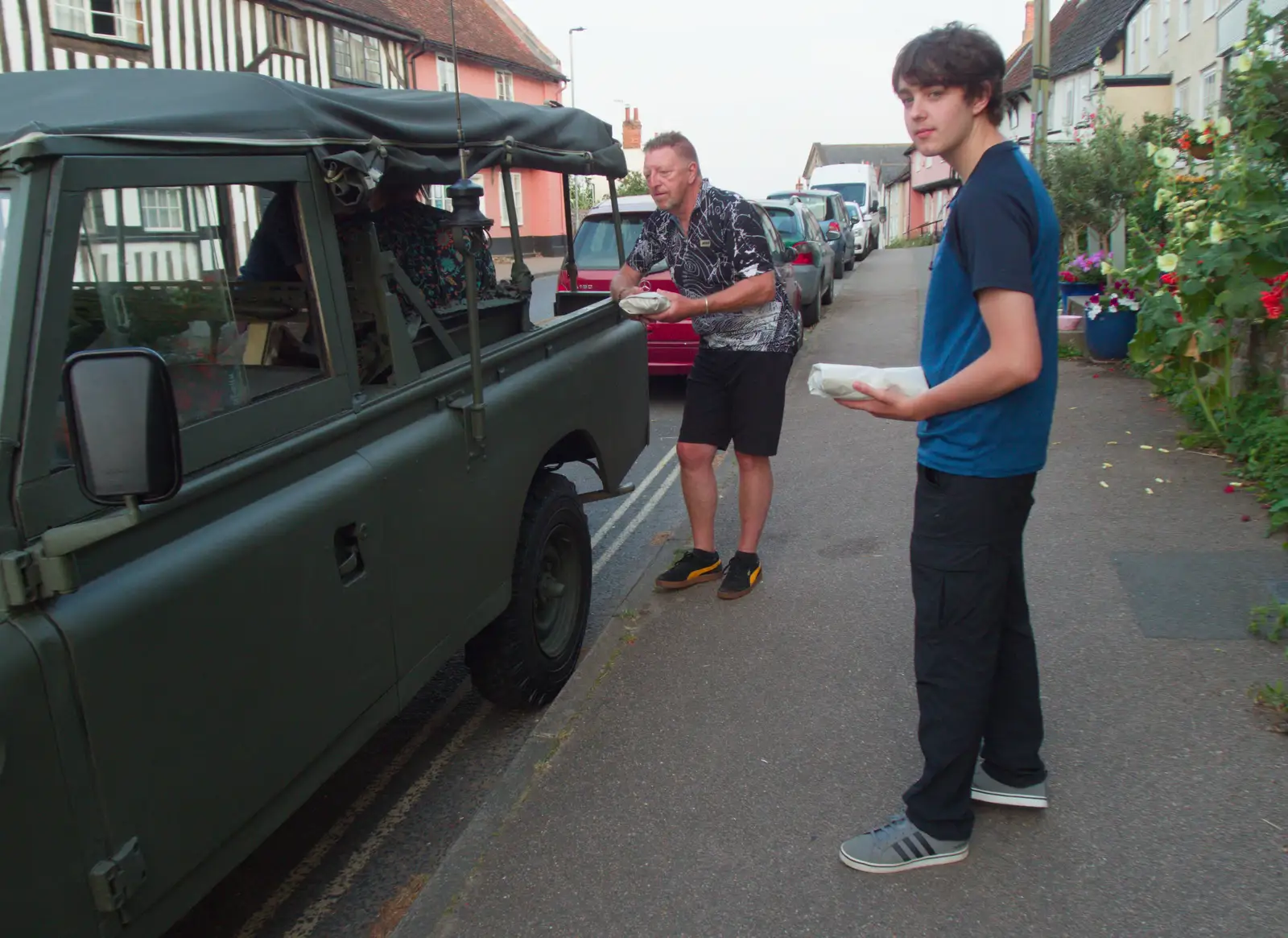 Gaz chats to the Land Rover people, from Sausage and Chips in Debenham, Suffolk - 9th July 2026