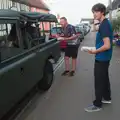 Gaz chats to the Land Rover people, Sausage and Chips in Debenham, Suffolk - 9th July 2026