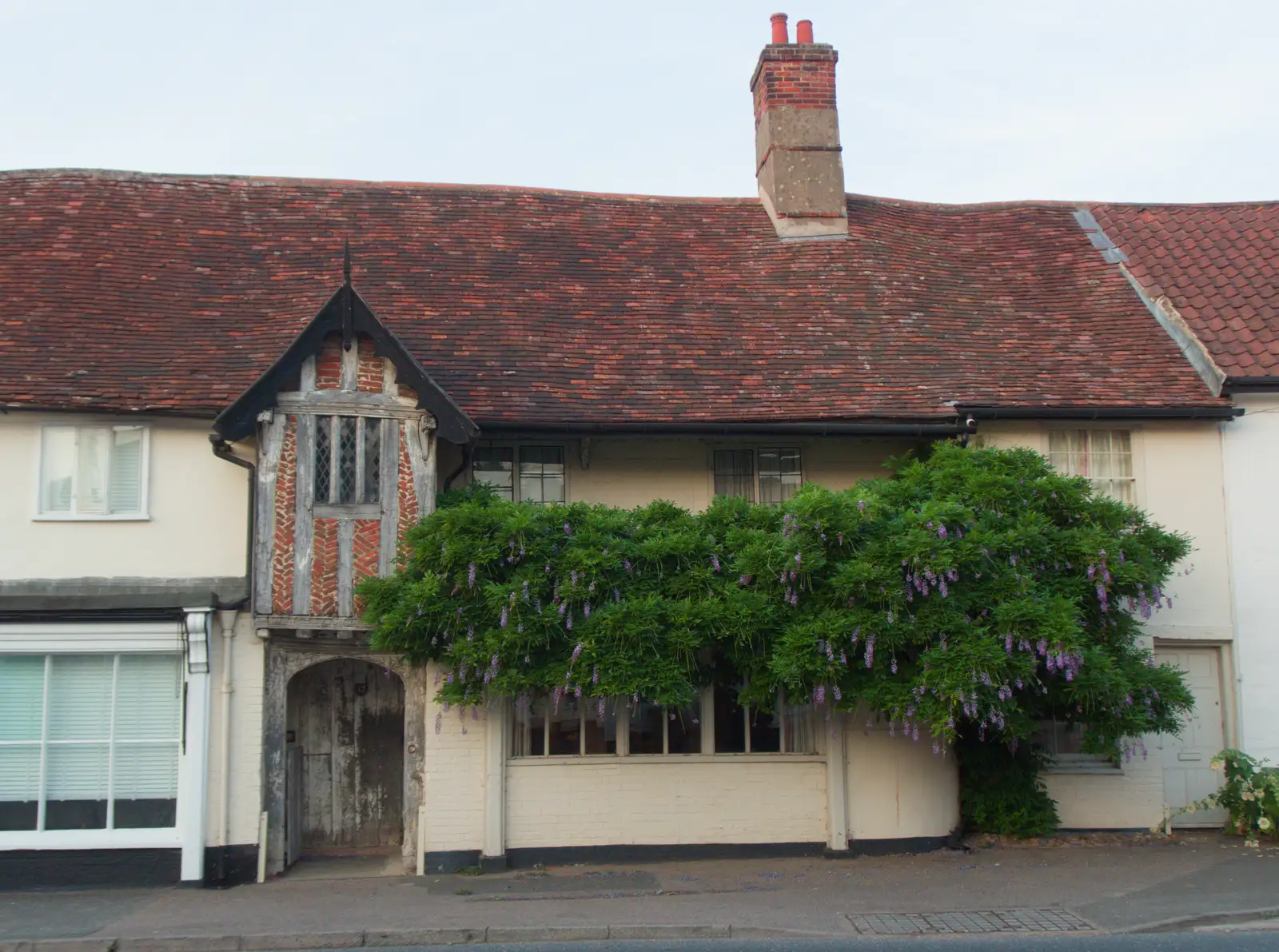 Wistera House somehow has flowers still blooming, from Sausage and Chips in Debenham, Suffolk - 9th July 2026