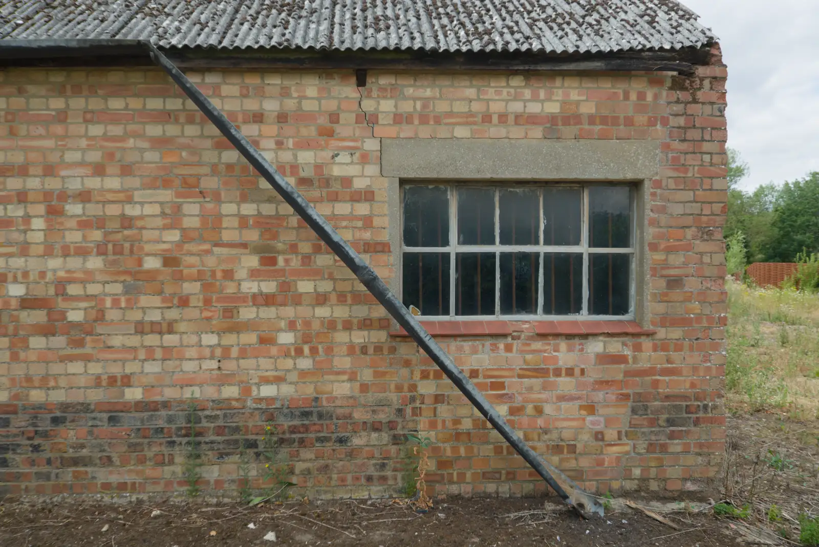 Guttering has fallen off at Warren Hills, from A July Miscellany: Scole and a Ride To Pulham, Norfolk - 30th July 2026