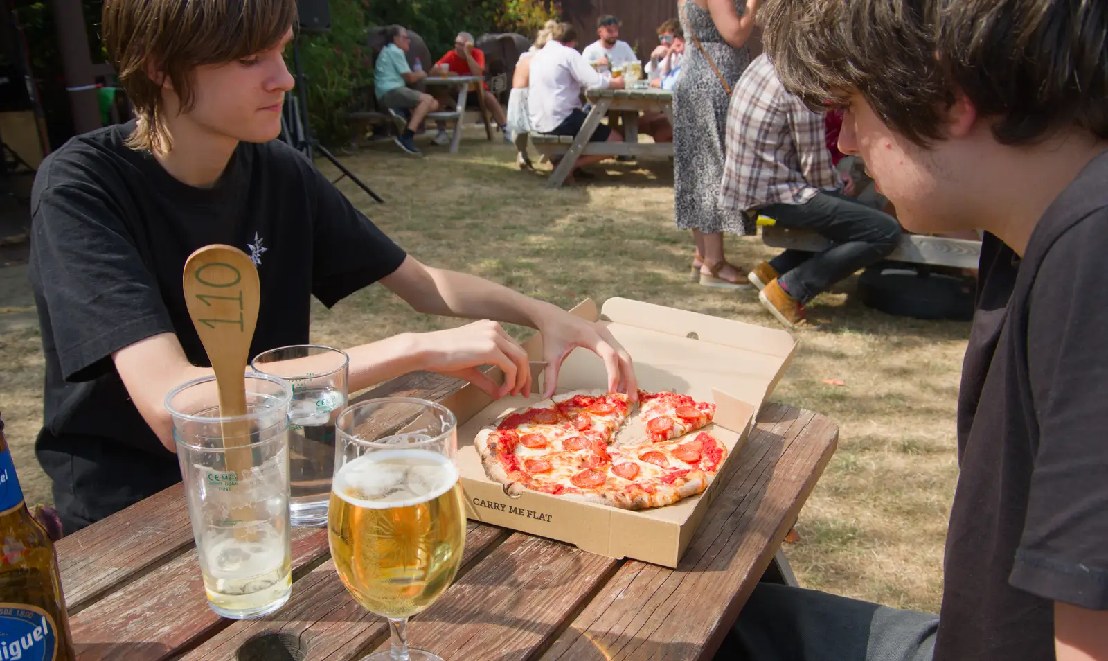 The boys blag a pizza, from Music in the Beer Garden, Trowel and Hammer, Cotton - 2nd August 2026