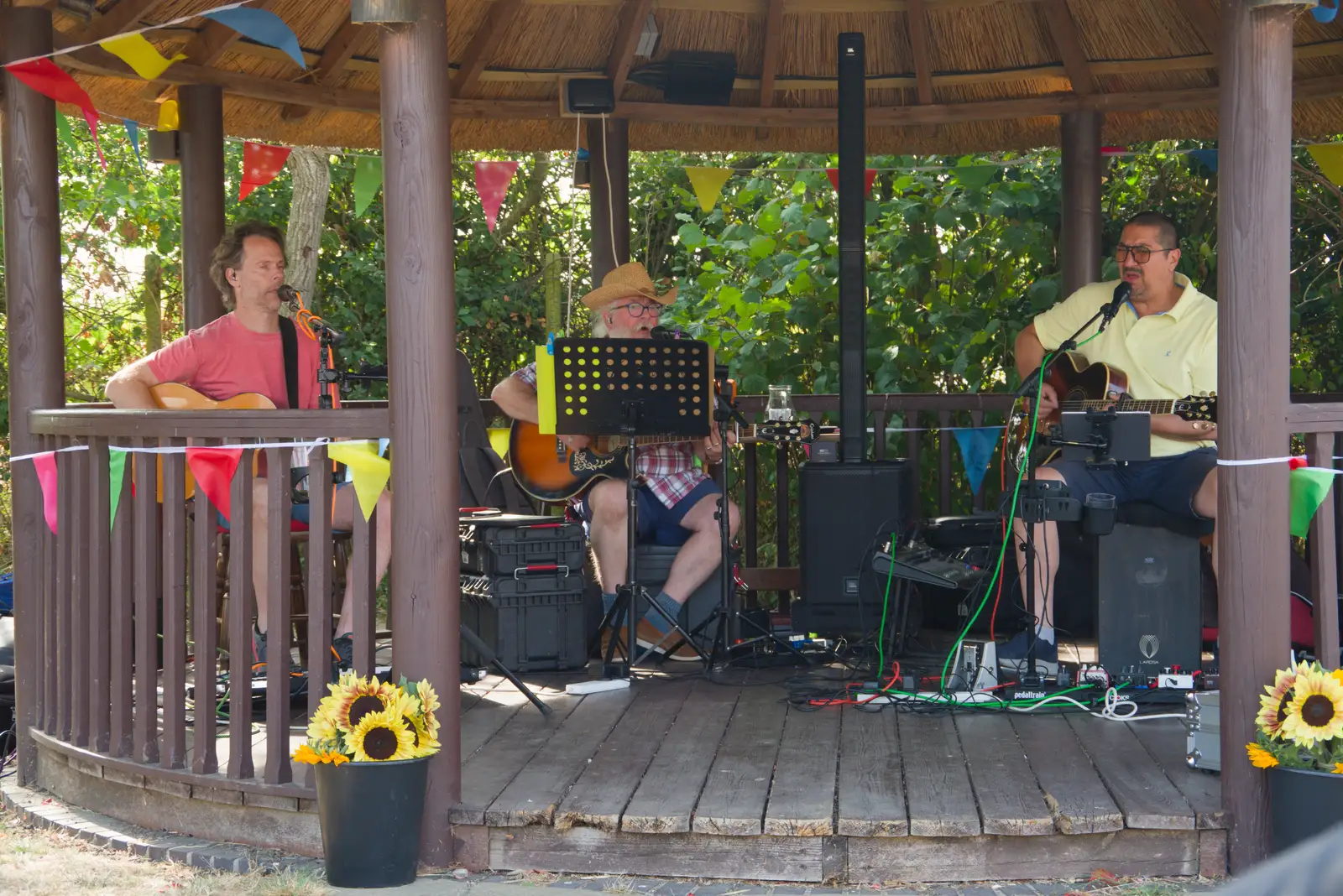 We catch a bit of Those Colchester Buskers, from Music in the Beer Garden, Trowel and Hammer, Cotton - 2nd August 2026