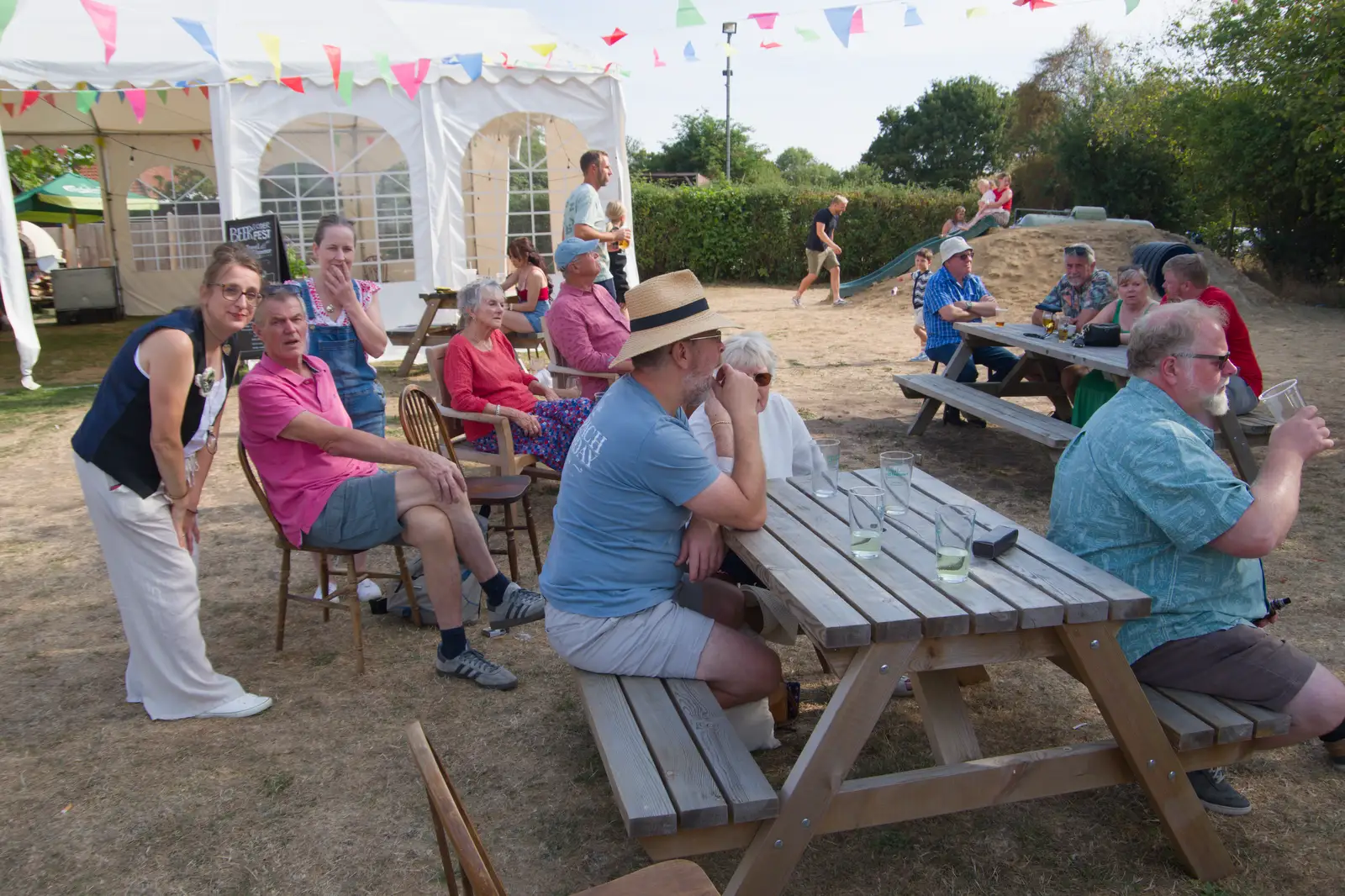 Suey has a chat, from Music in the Beer Garden, Trowel and Hammer, Cotton - 2nd August 2026